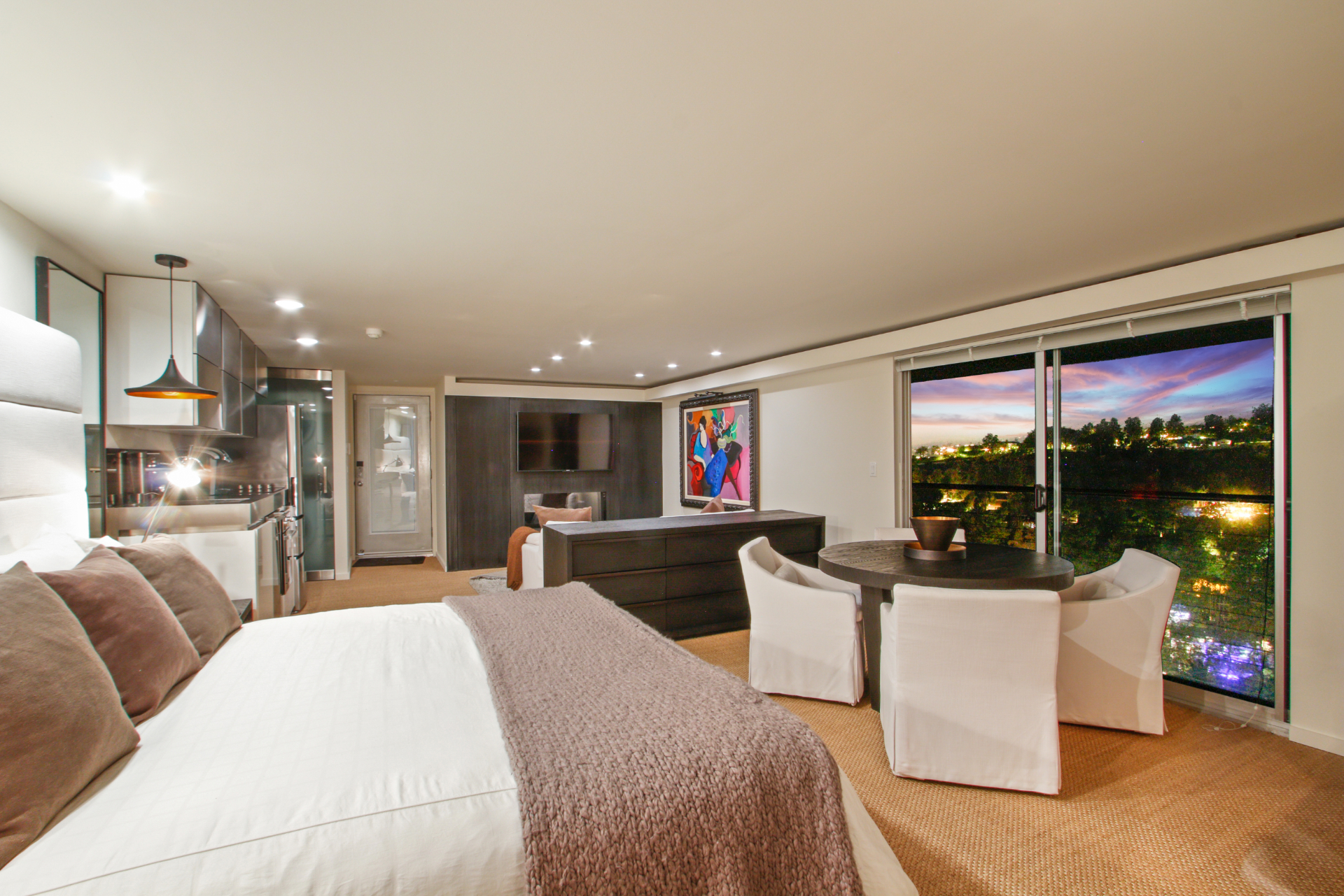 The Beverly Aura | Photo 30