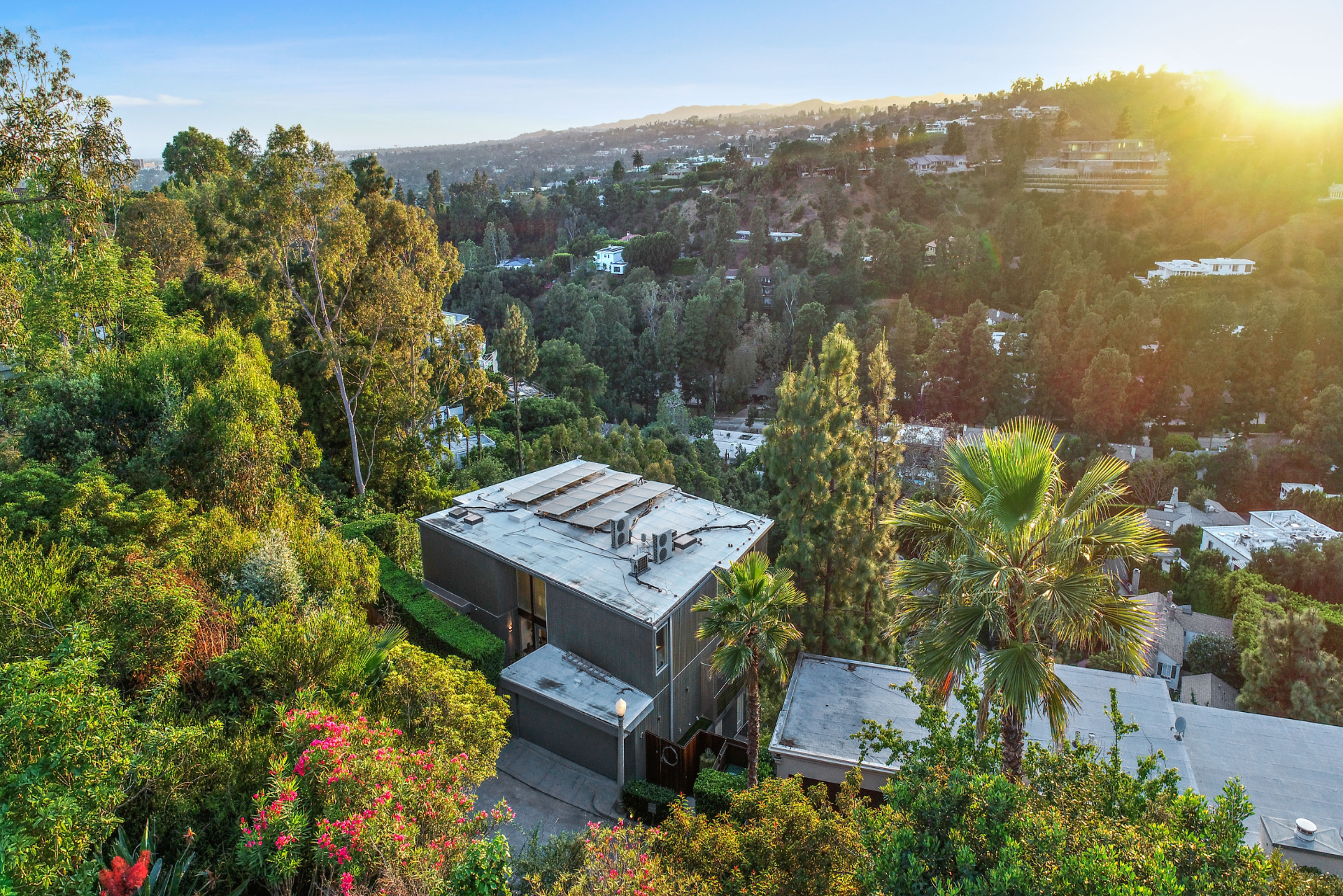 The Beverly Aura | Photo 6