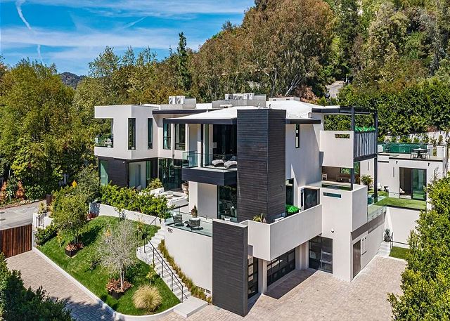 Featured Property Stone Canyon