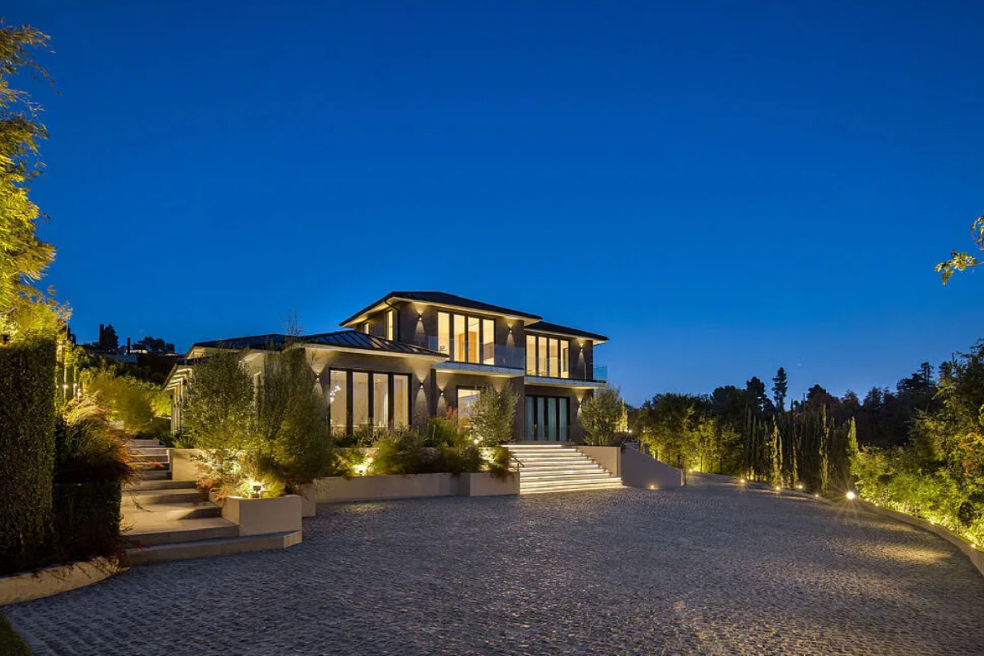 Kent Villa | Photo 2