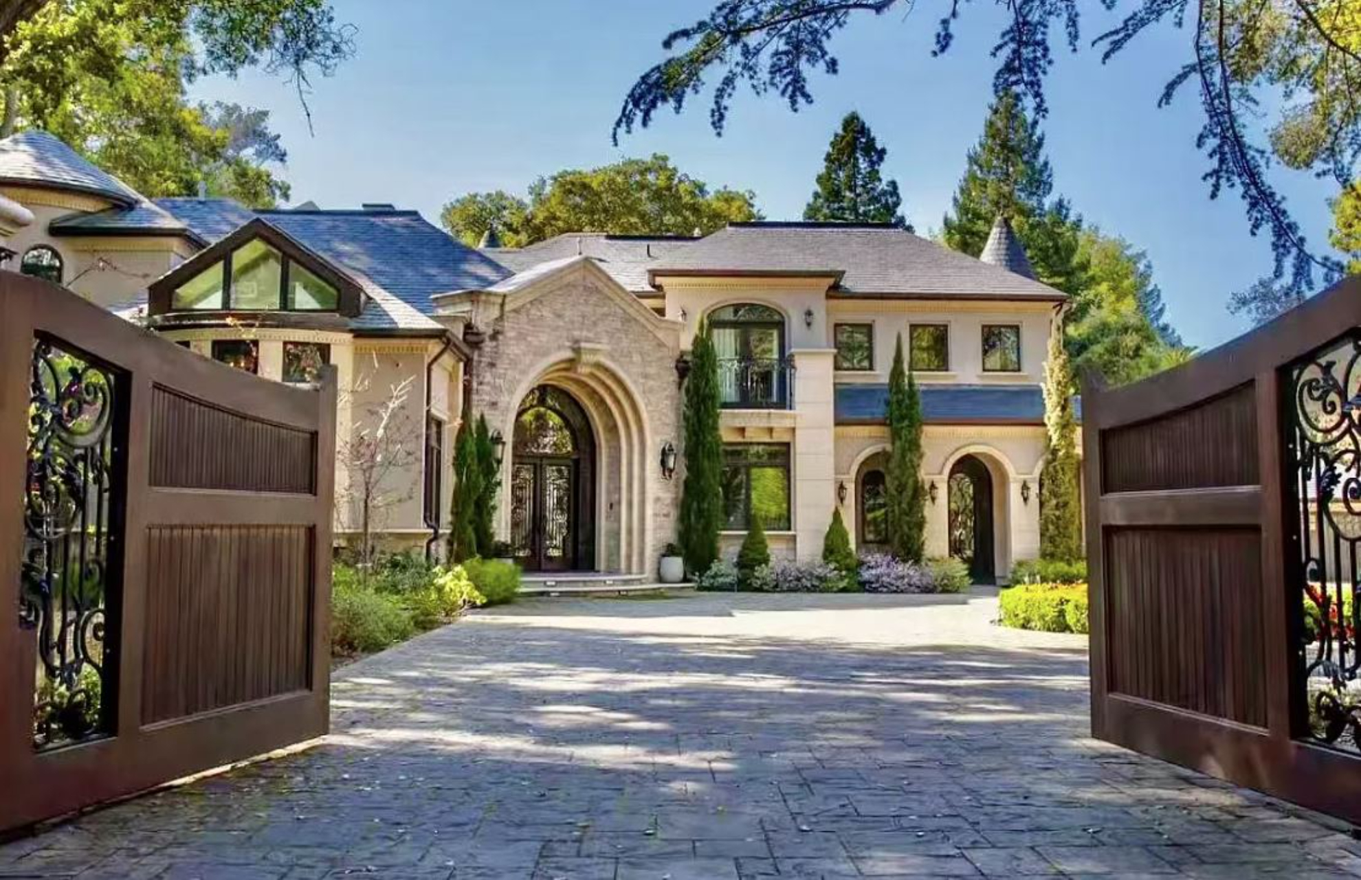 Almendral Estate | Photo 2