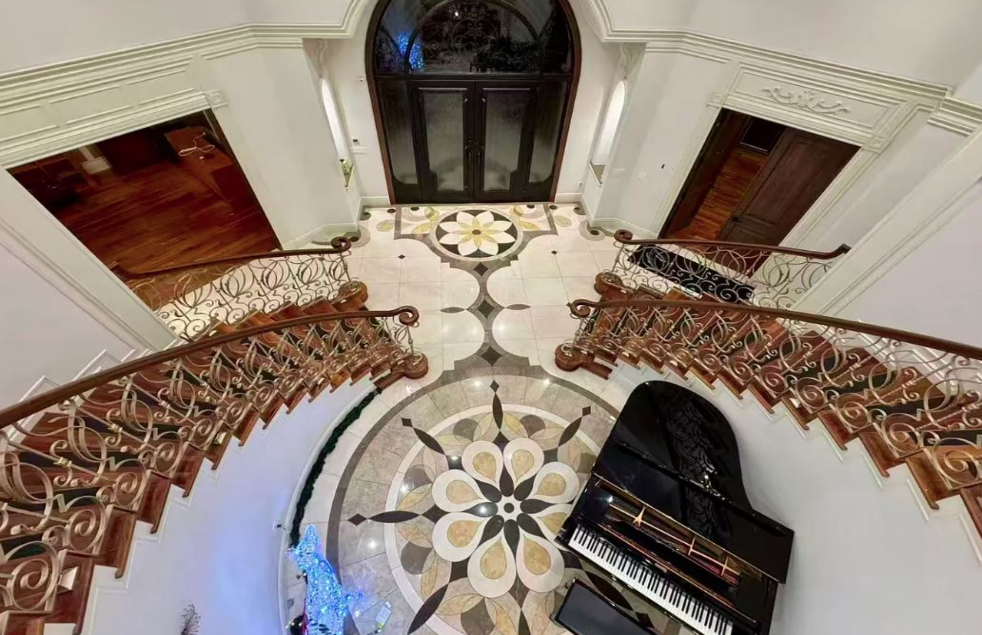 Almendral Estate | Photo 9