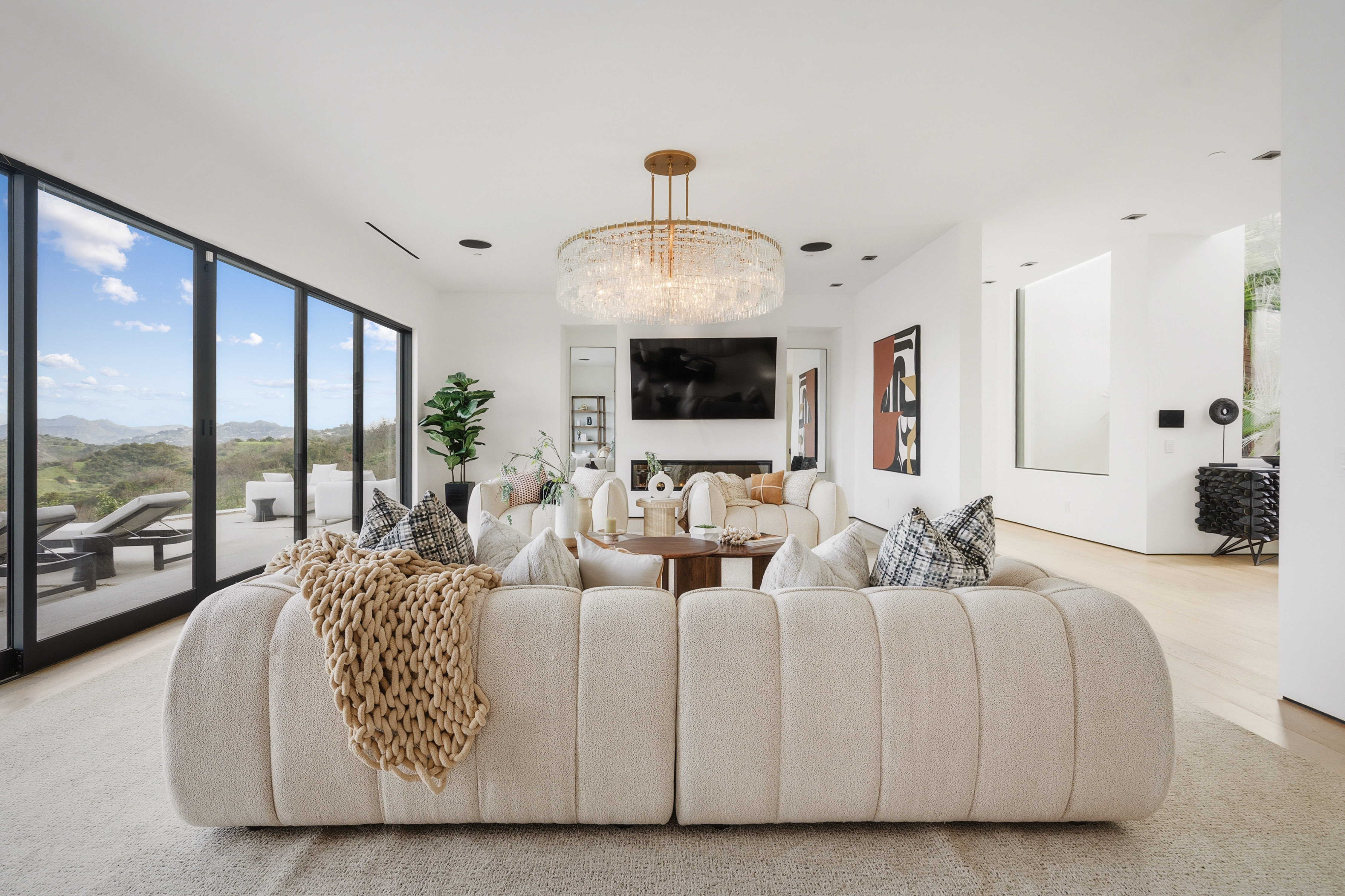 Mulholland Summit | Photo 16