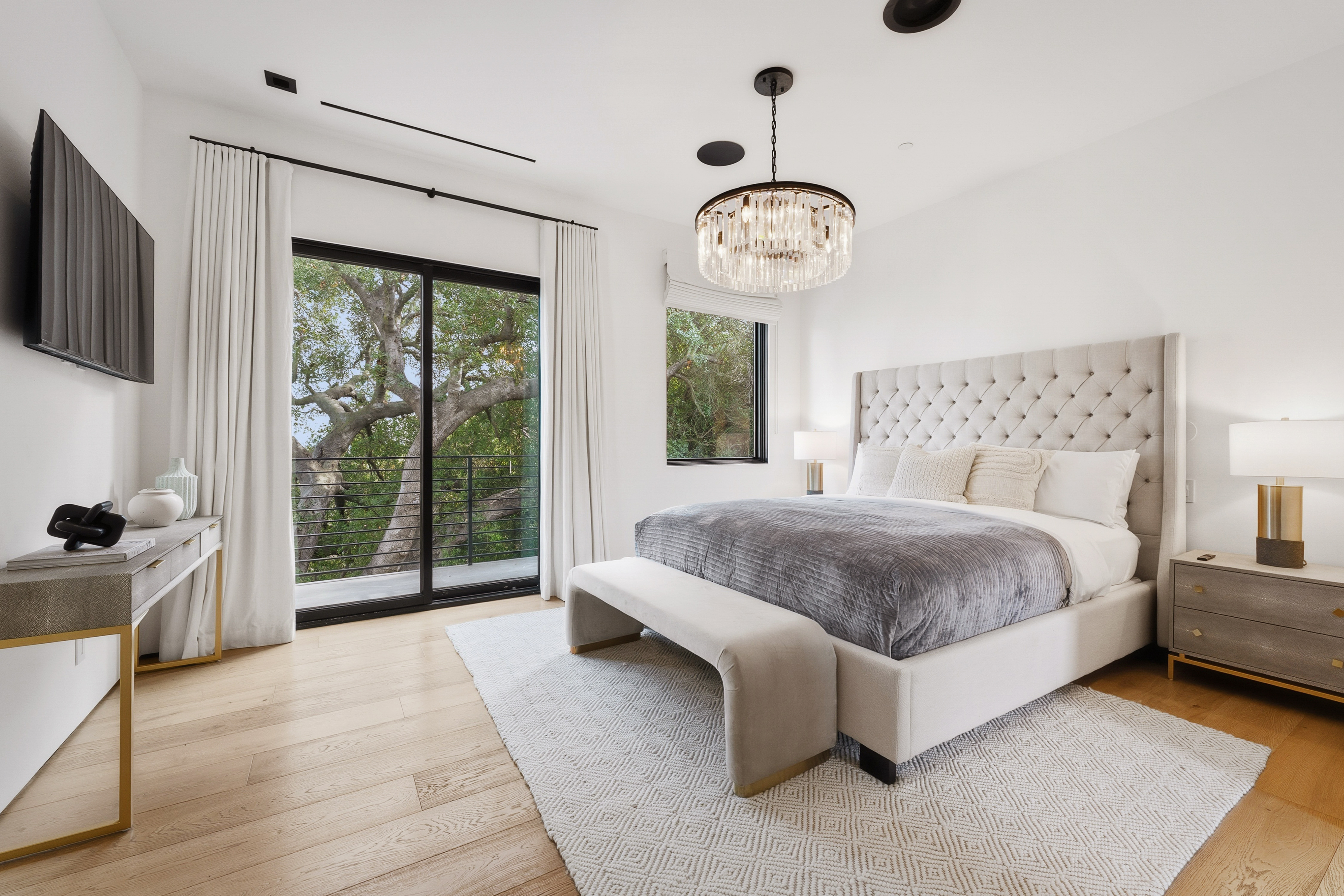 Mulholland Summit | Photo 44