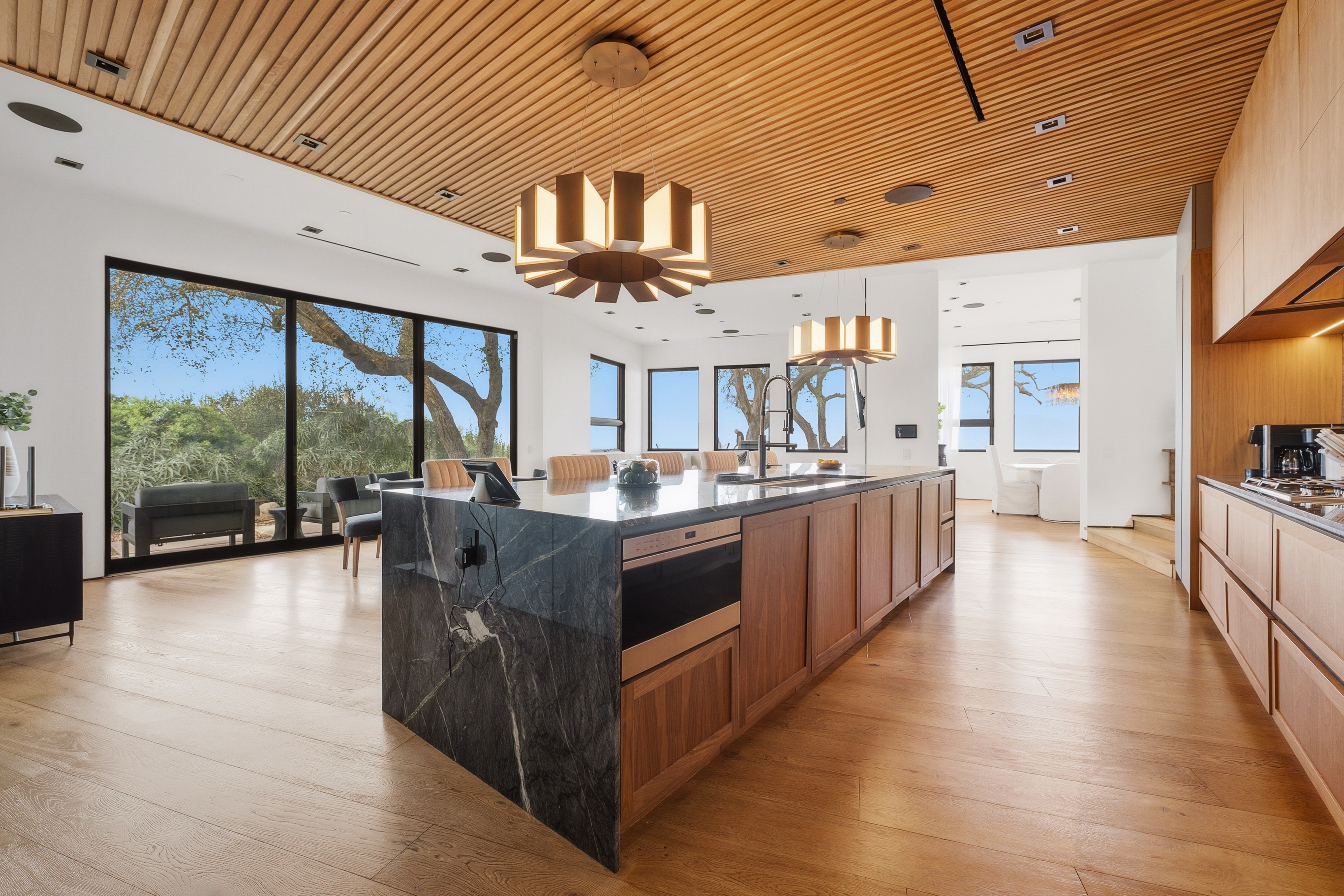 Mulholland Summit | Photo 25