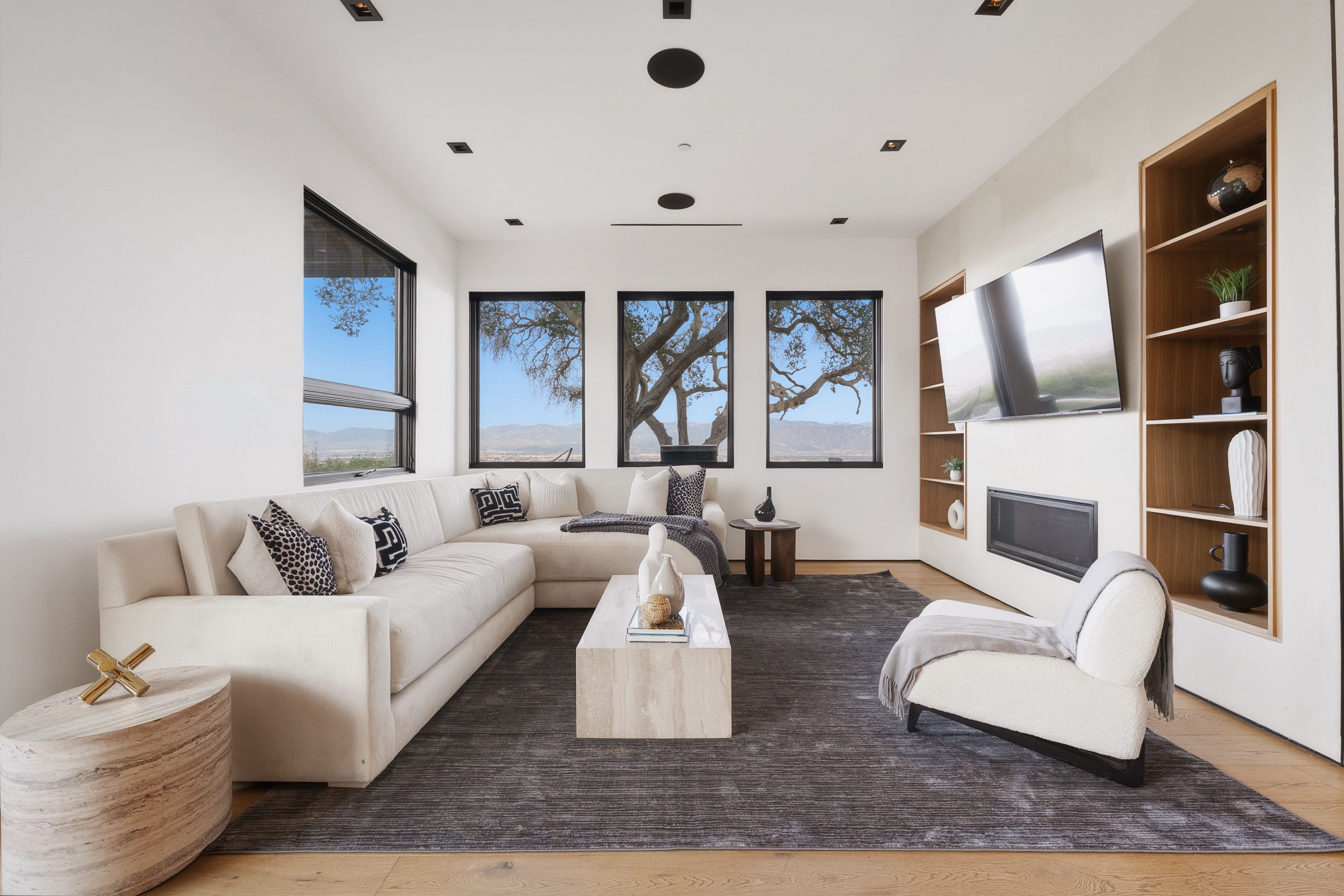 Mulholland Summit | Photo 15