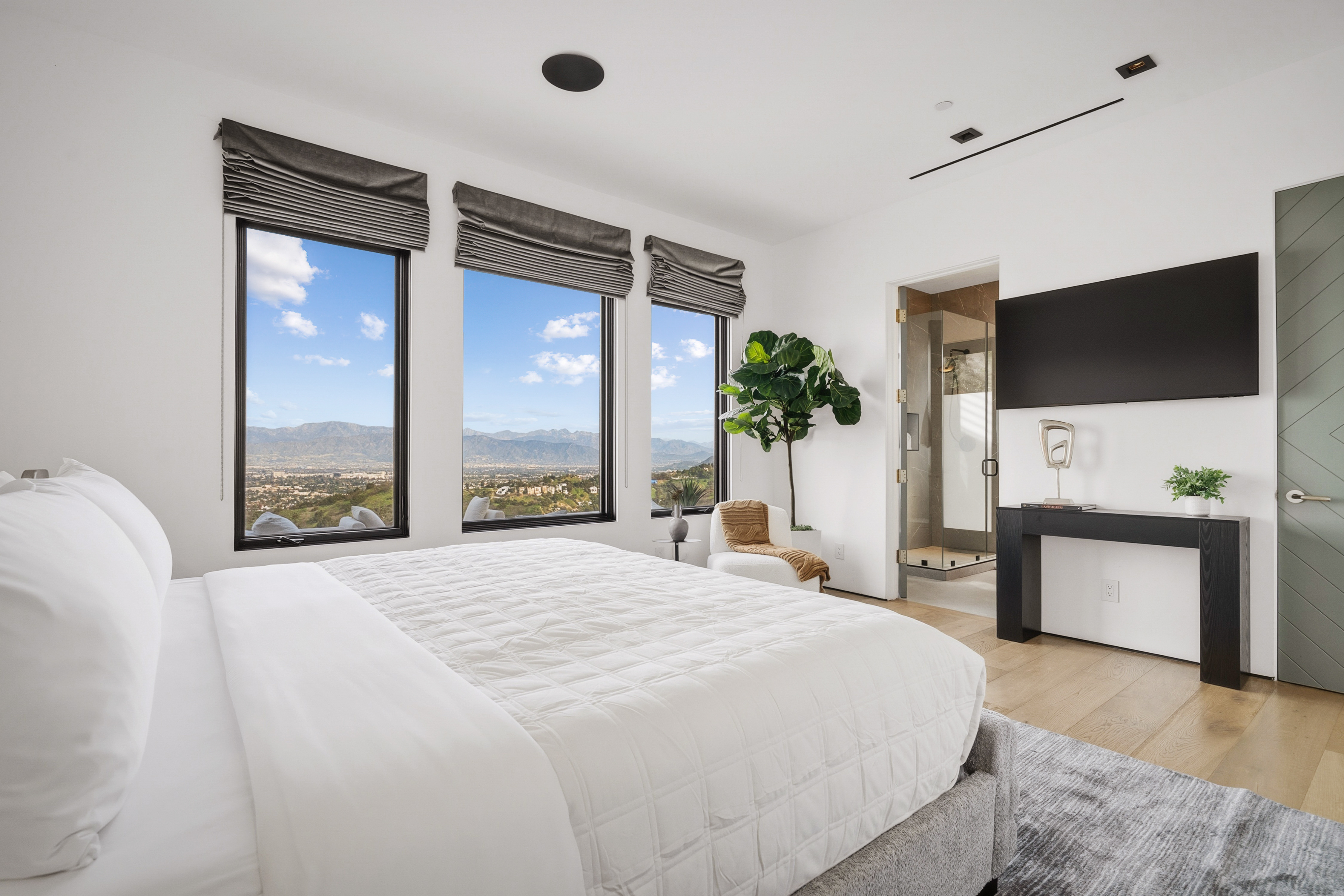 Mulholland Summit | Photo 33