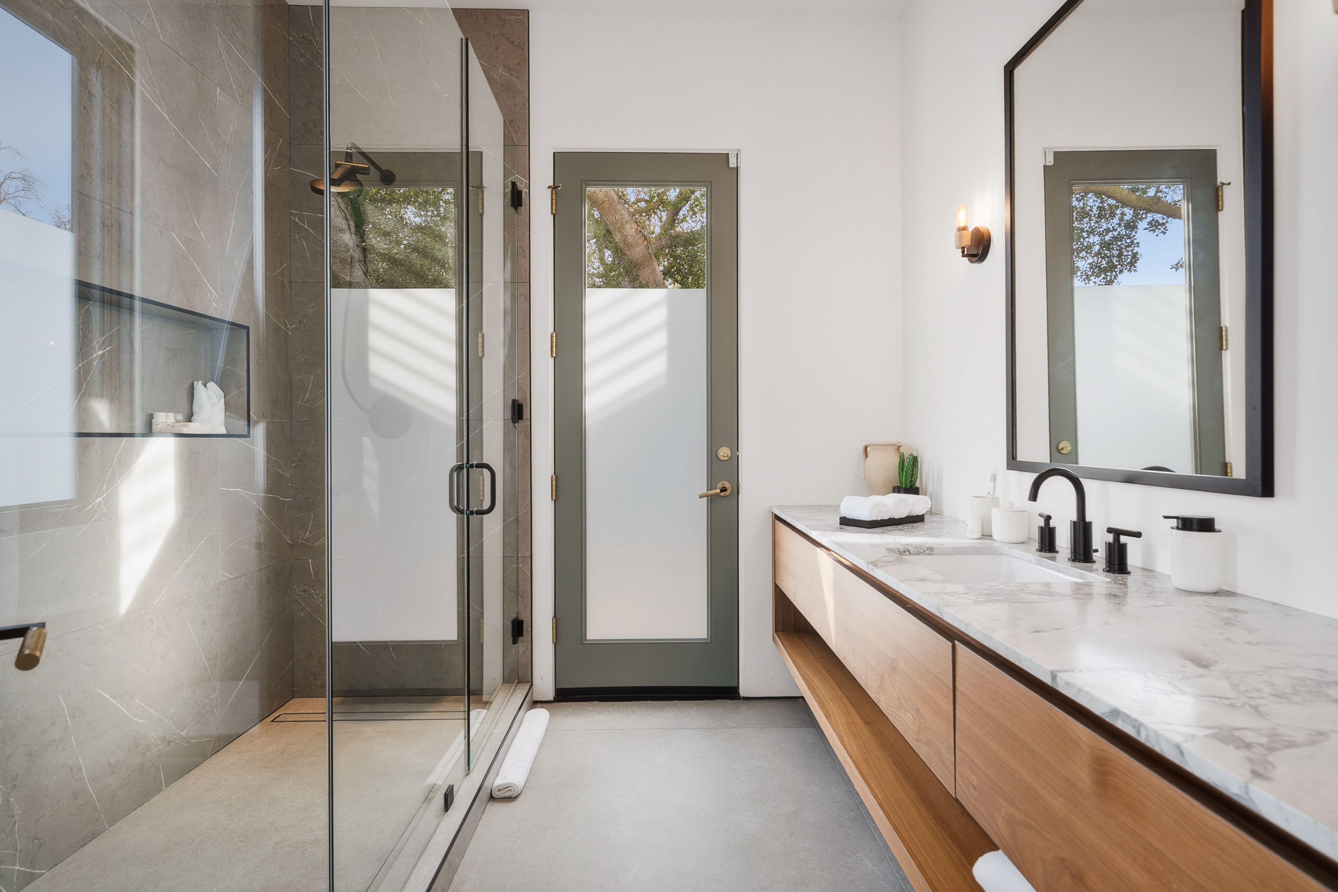 Mulholland Summit | Photo 34