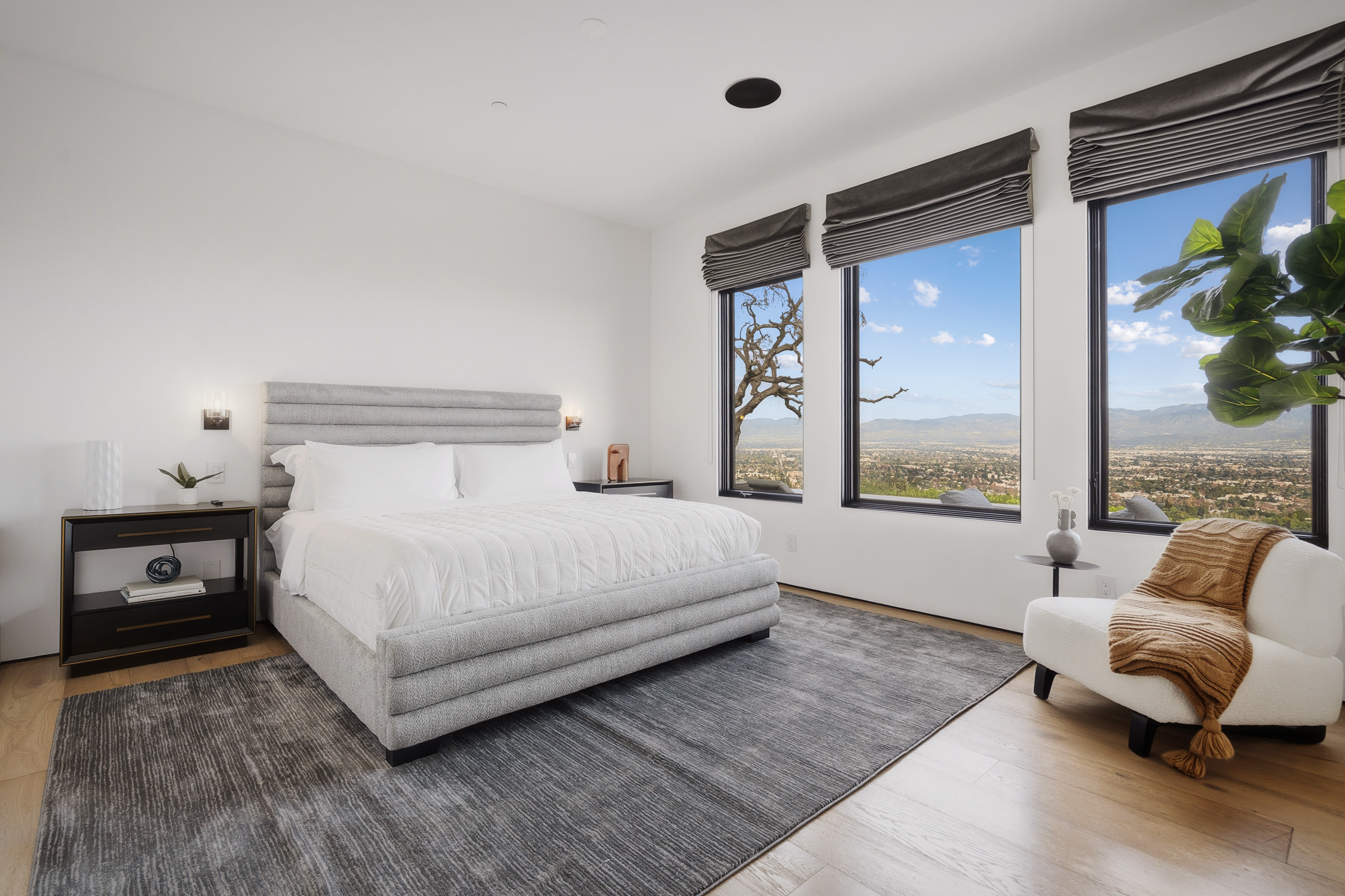 Mulholland Summit | Photo 48