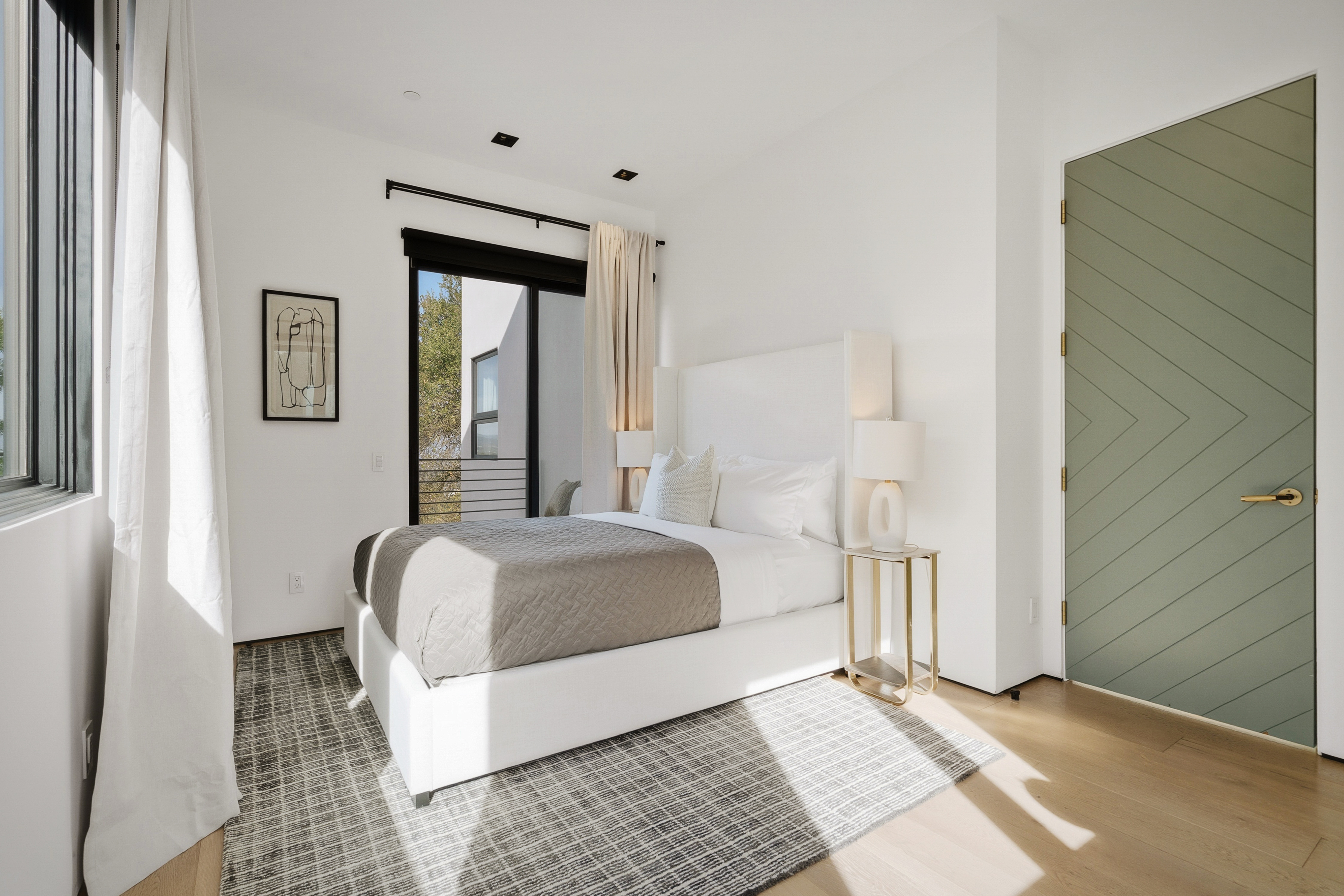 Mulholland Summit | Photo 47