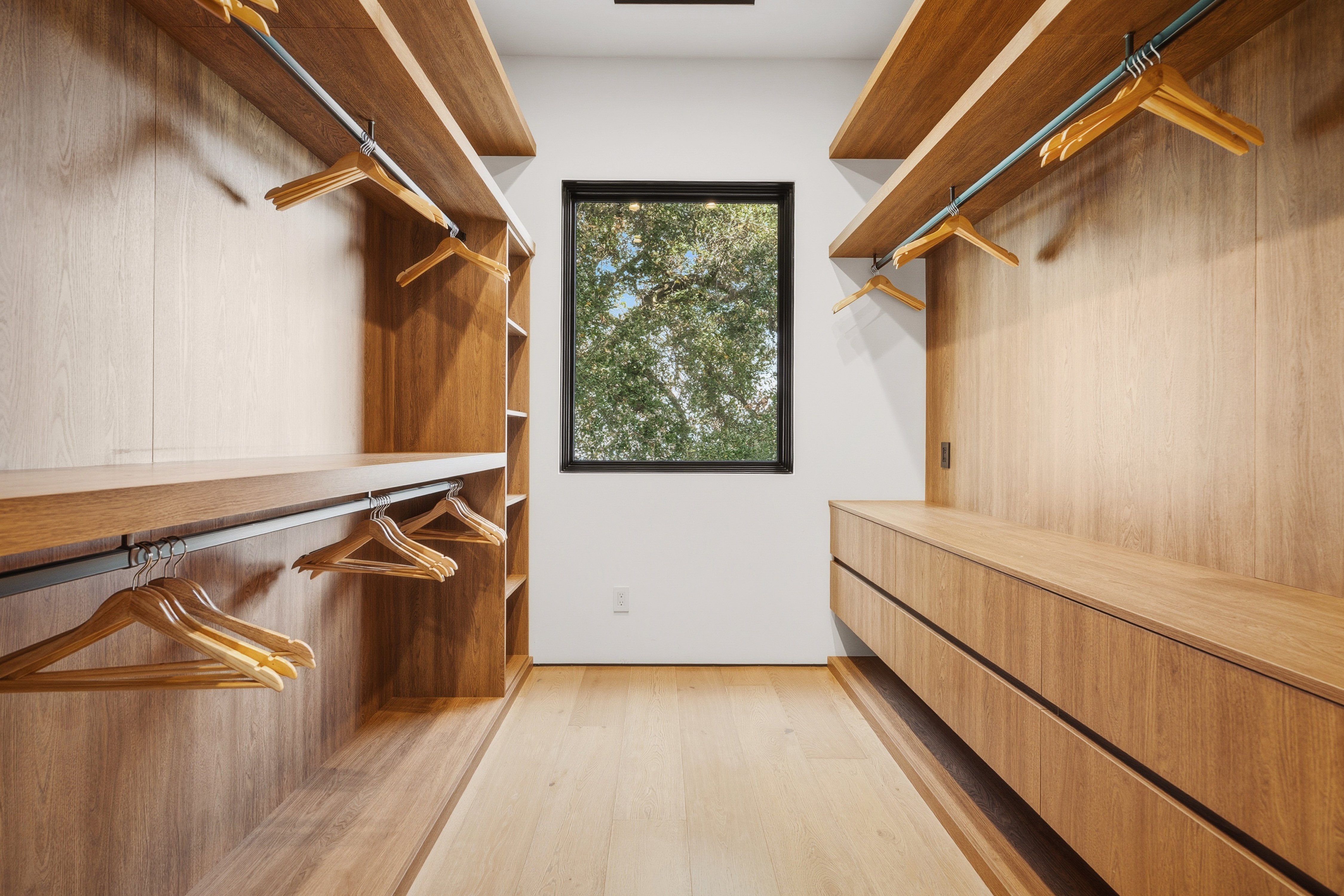 Mulholland Summit | Photo 49