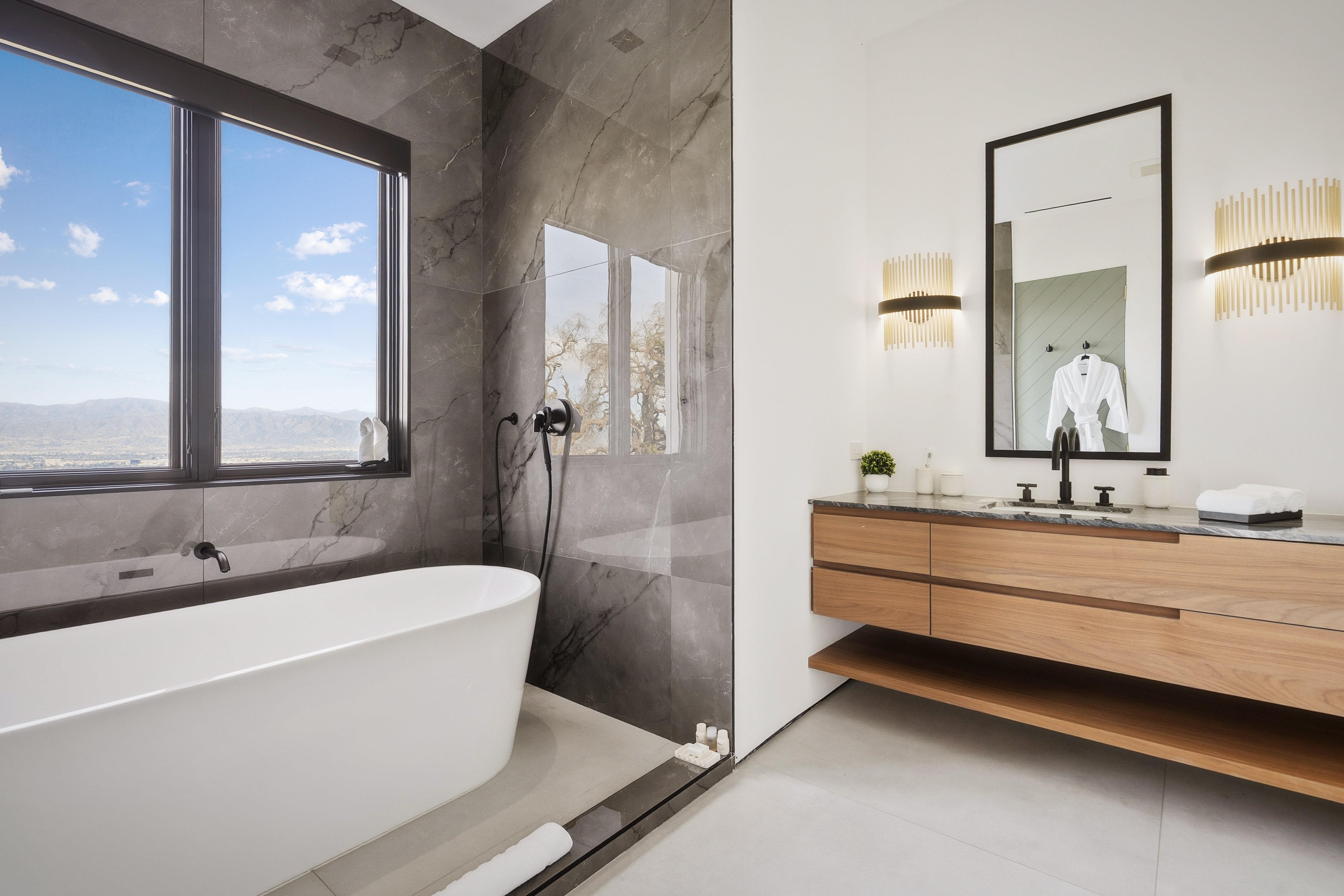 Mulholland Summit | Photo 37