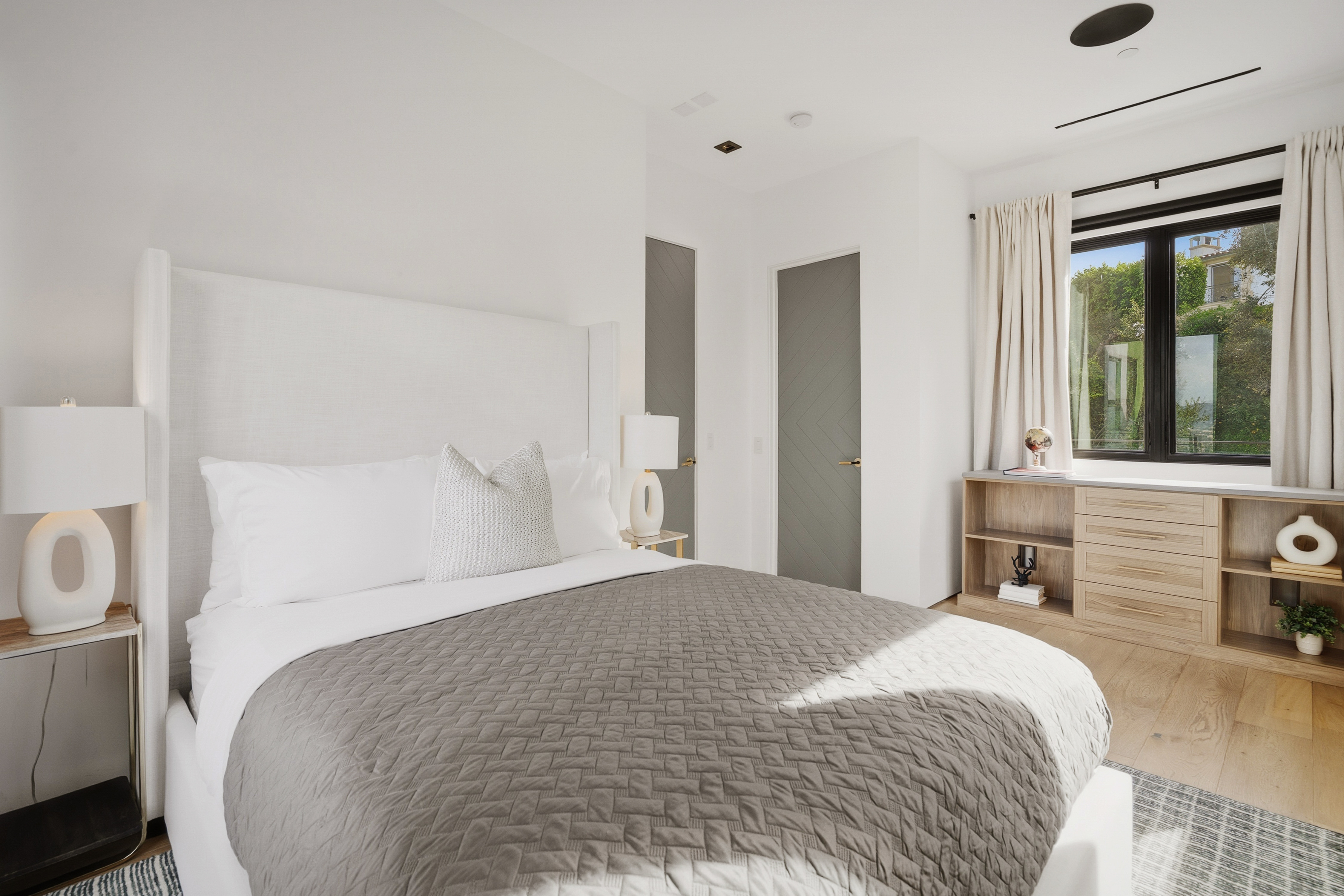 Mulholland Summit | Photo 39