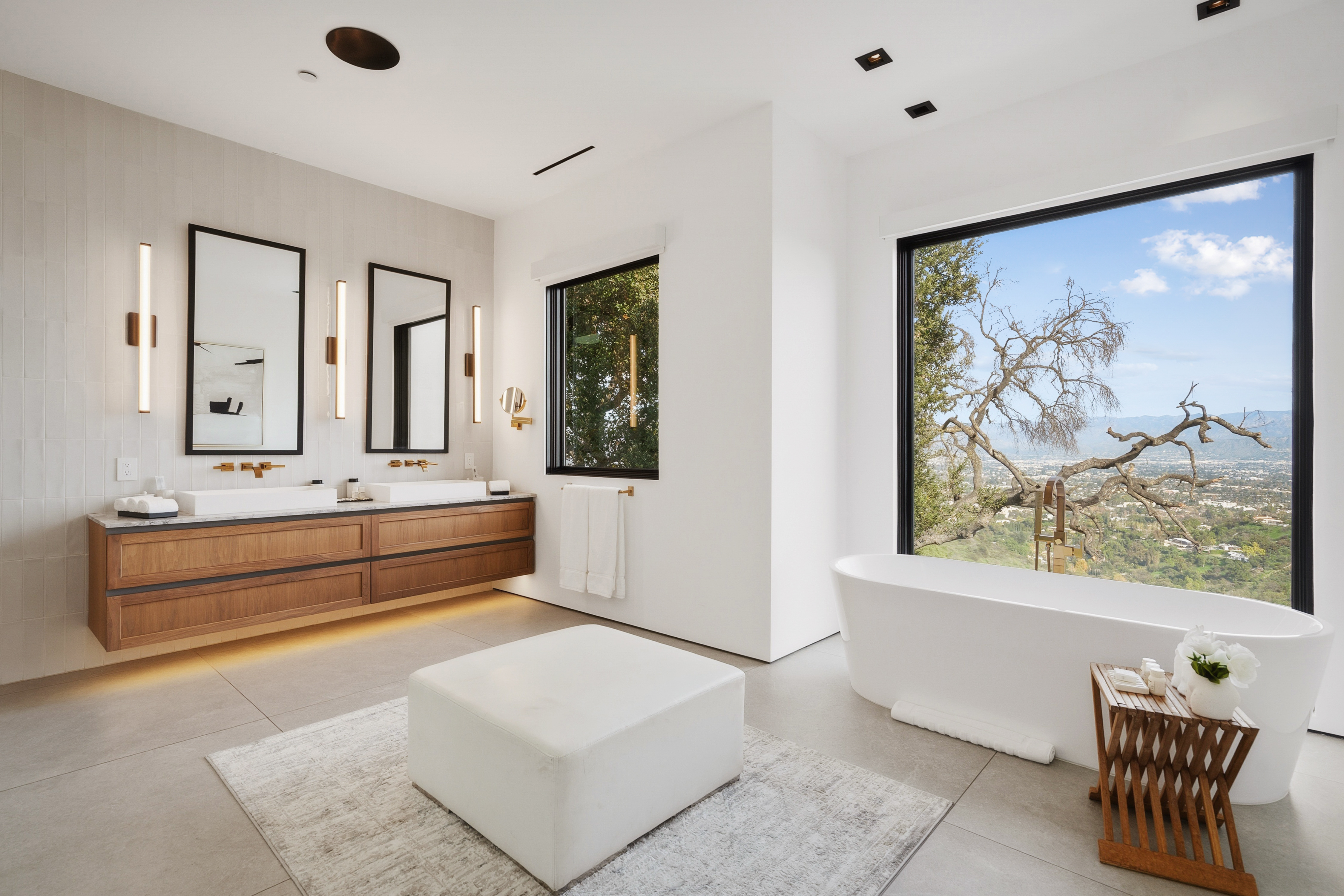 Mulholland Summit | Photo 30