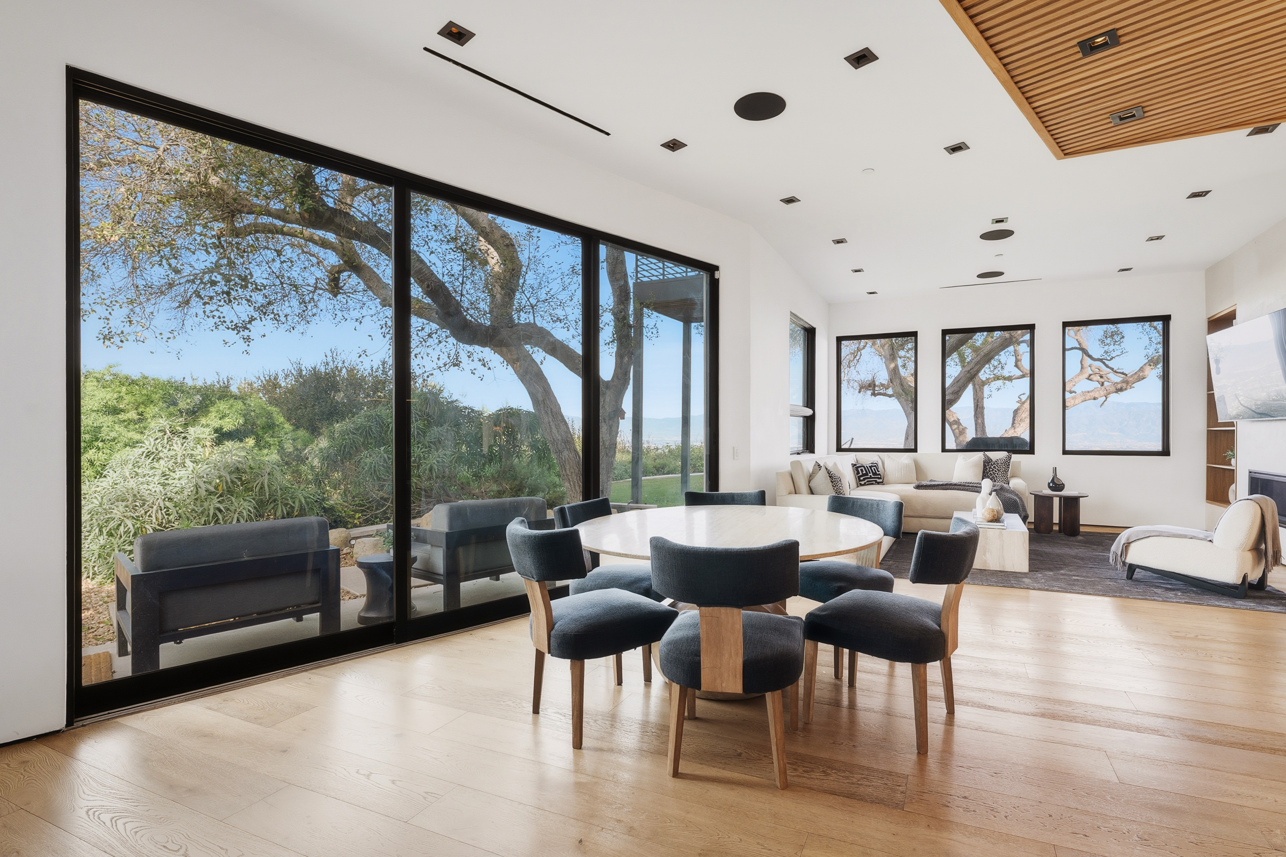 Mulholland Summit | Photo 20