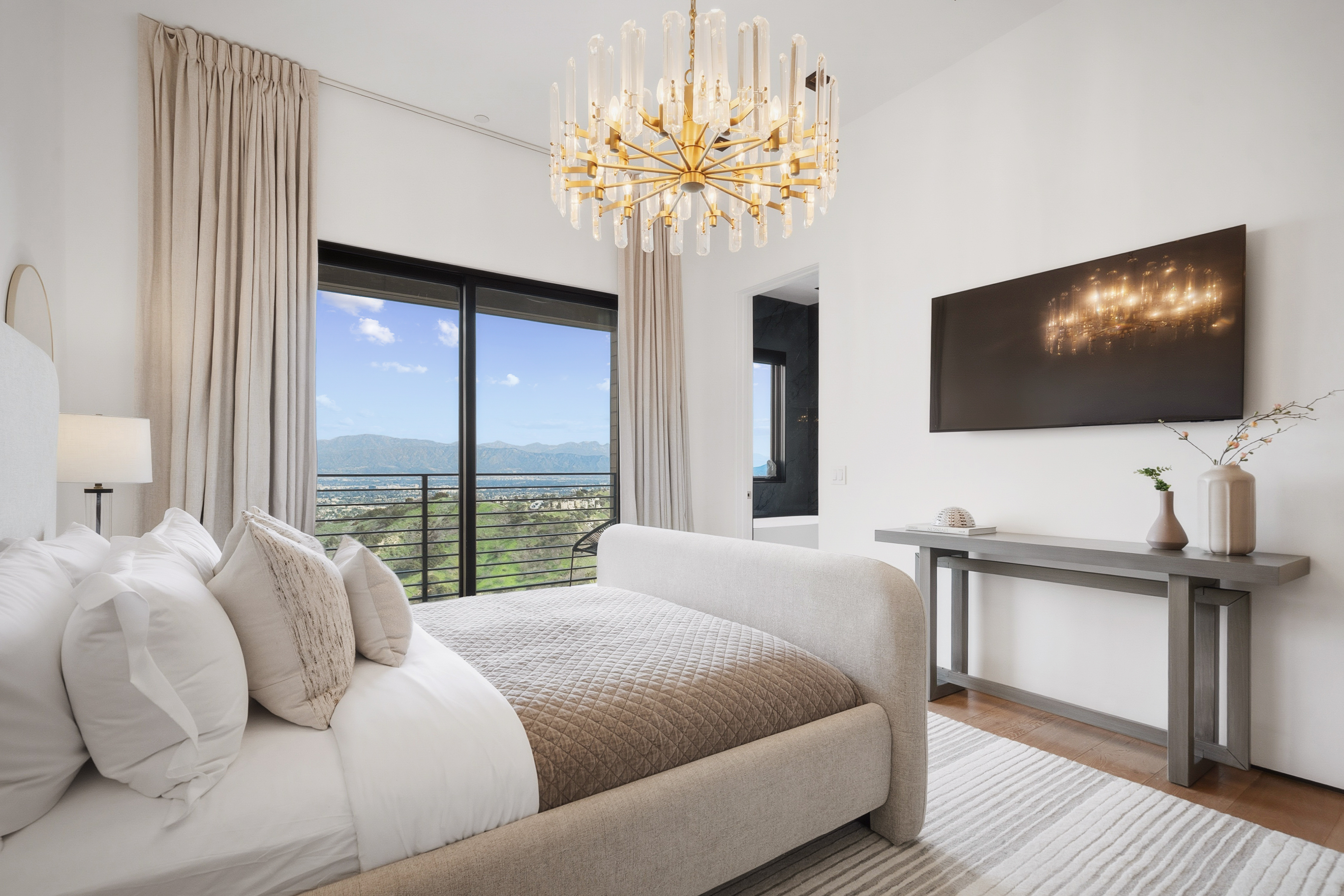 Mulholland Summit | Photo 45