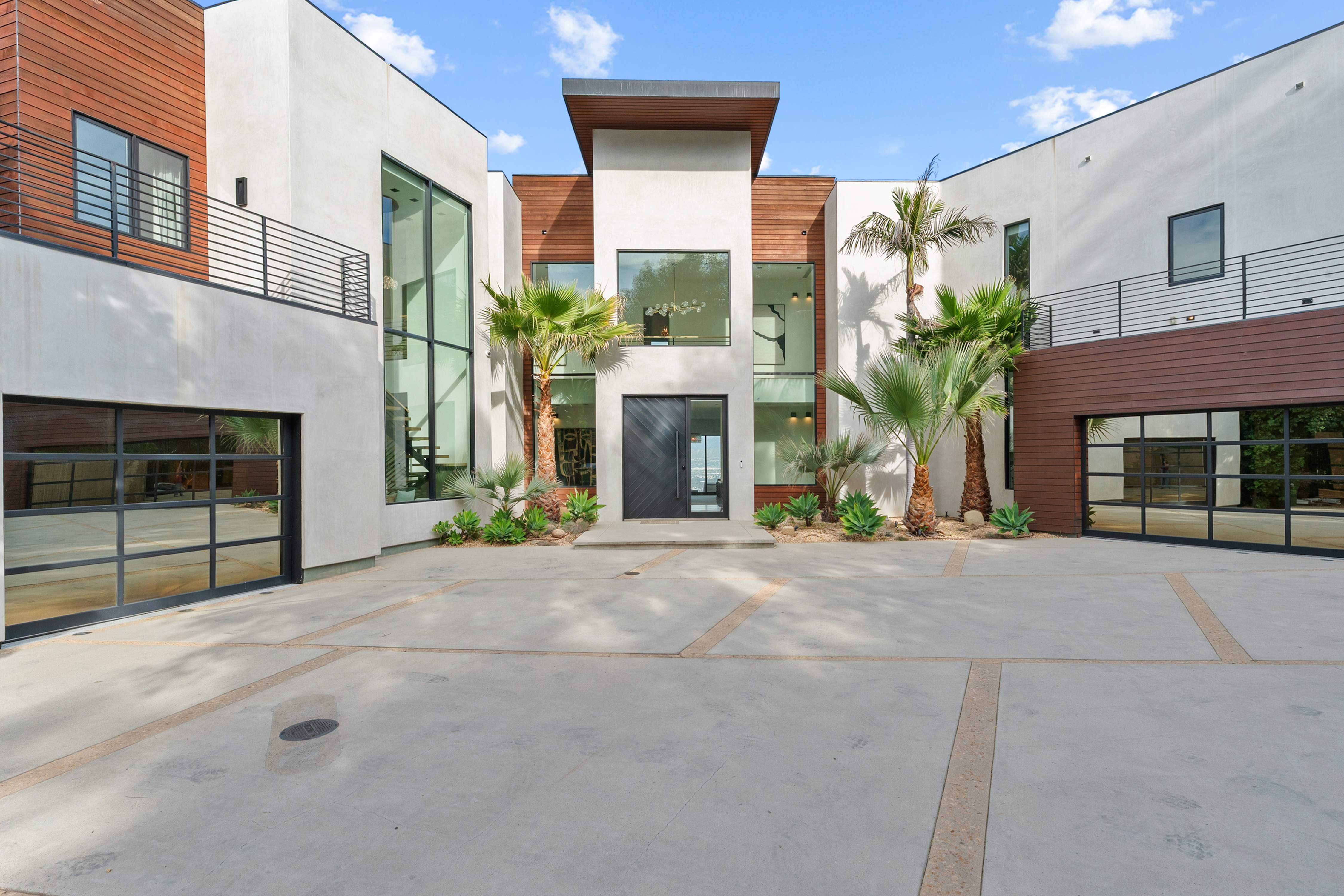 Mulholland Summit | Photo 10