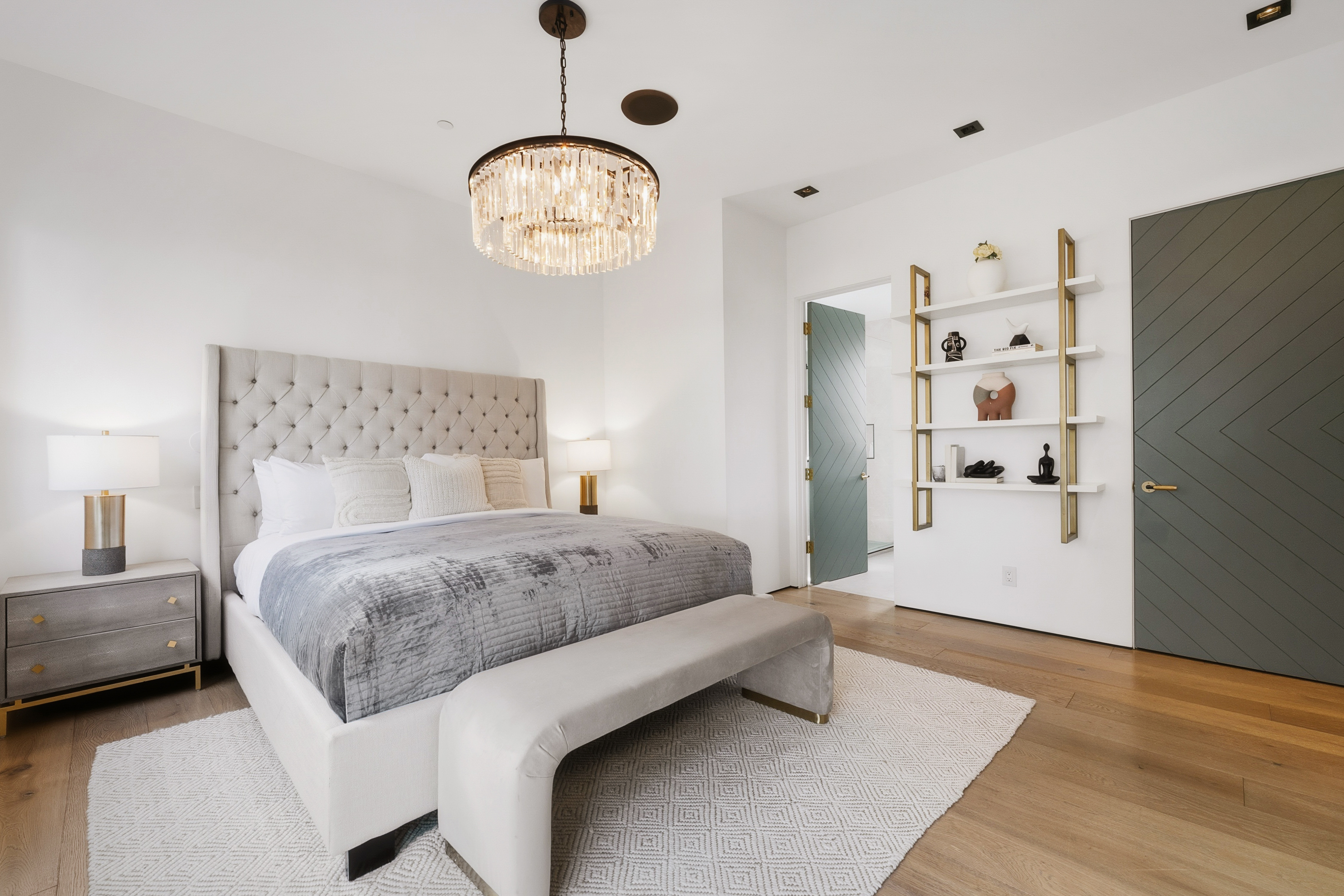 Mulholland Summit | Photo 35