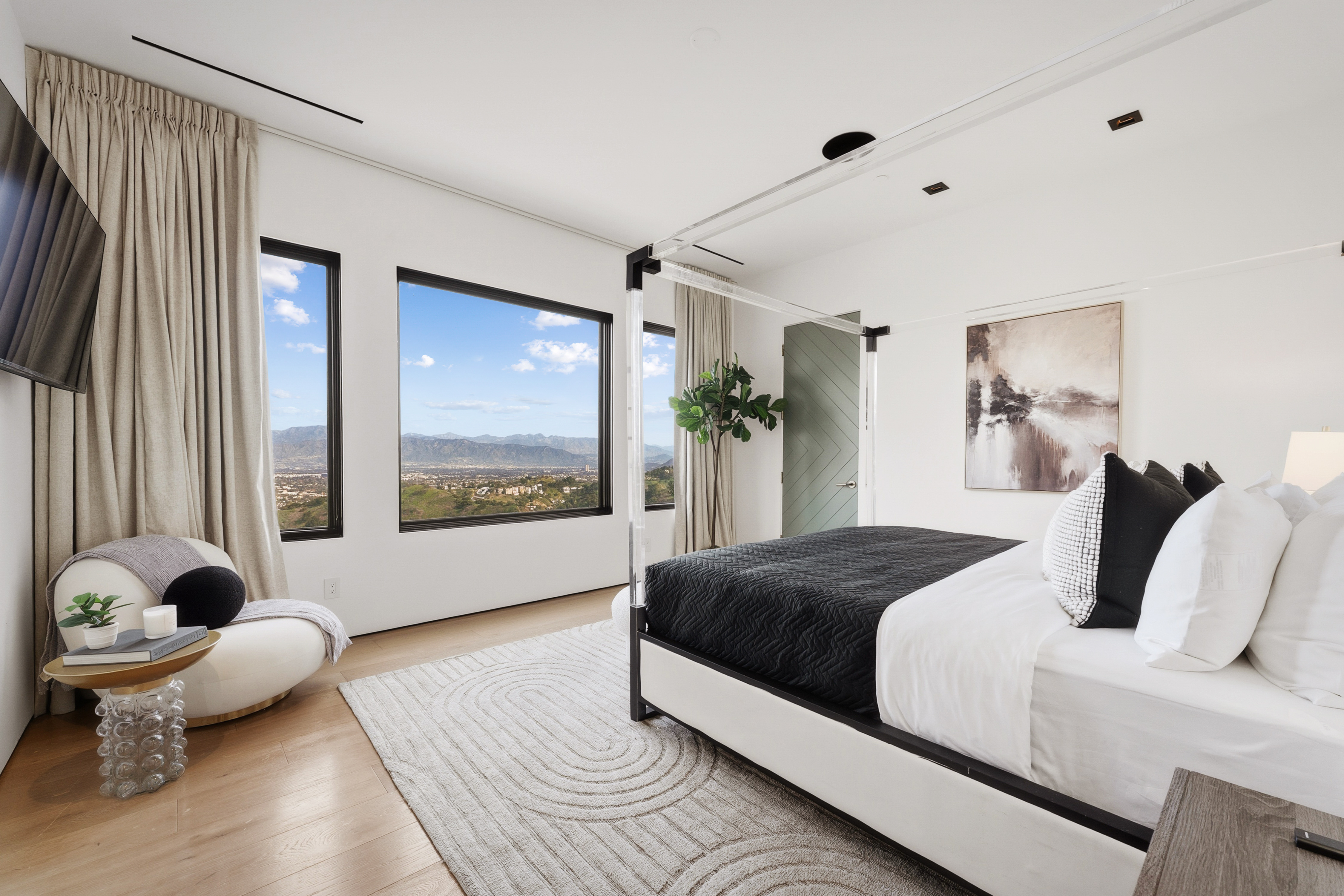 Mulholland Summit | Photo 42