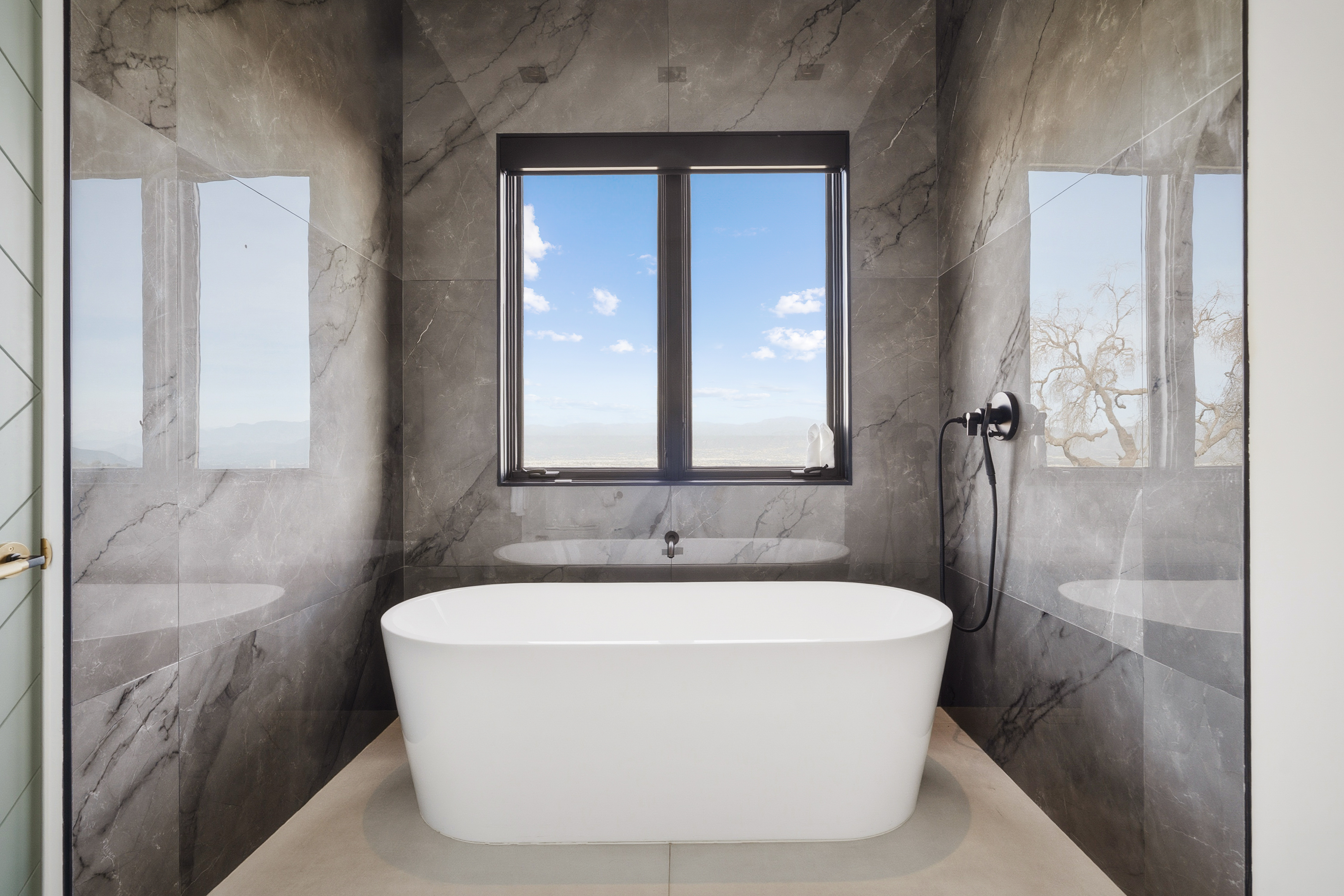 Mulholland Summit | Photo 36