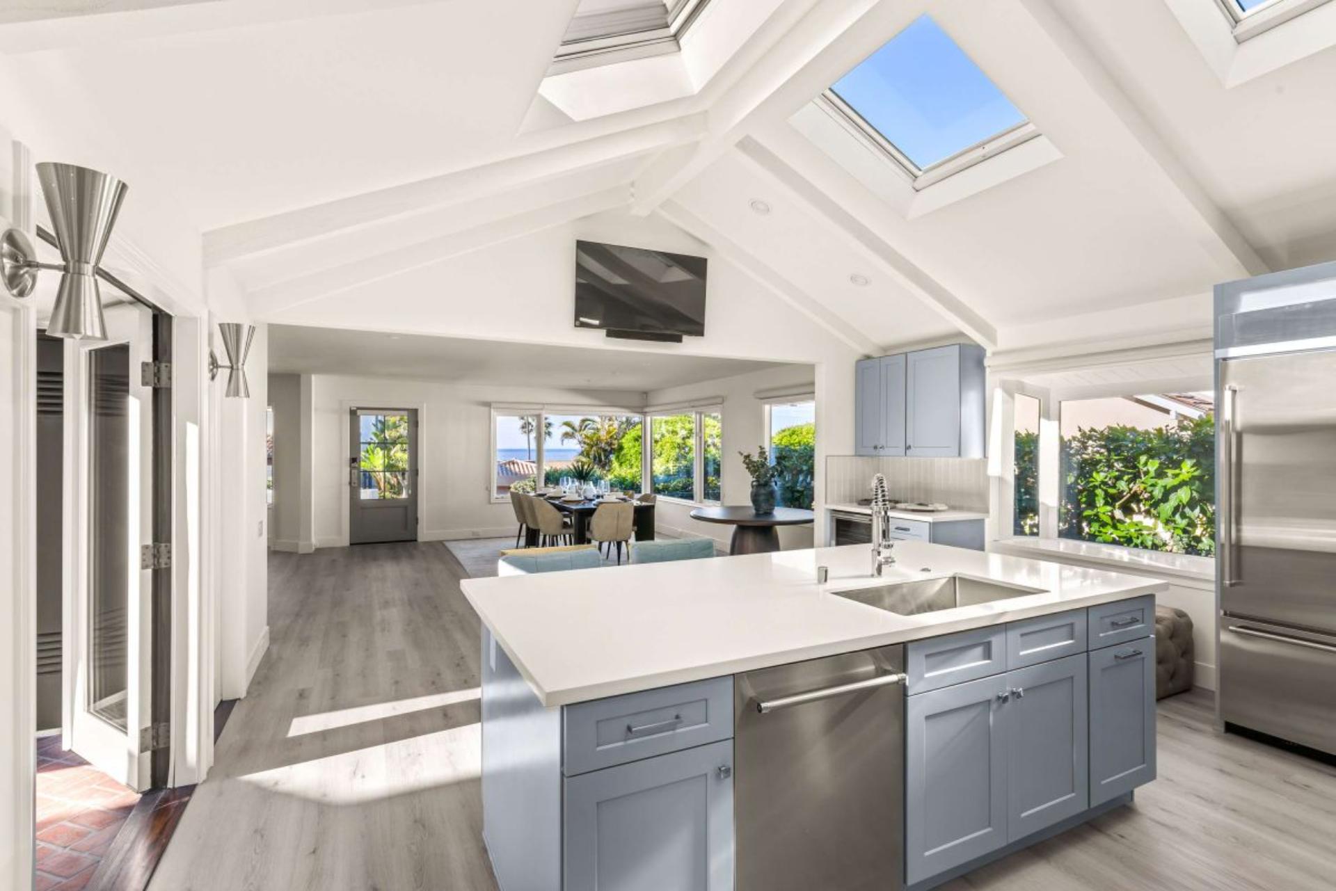 La Jolla Luxe Shores Retreat | Photo 12