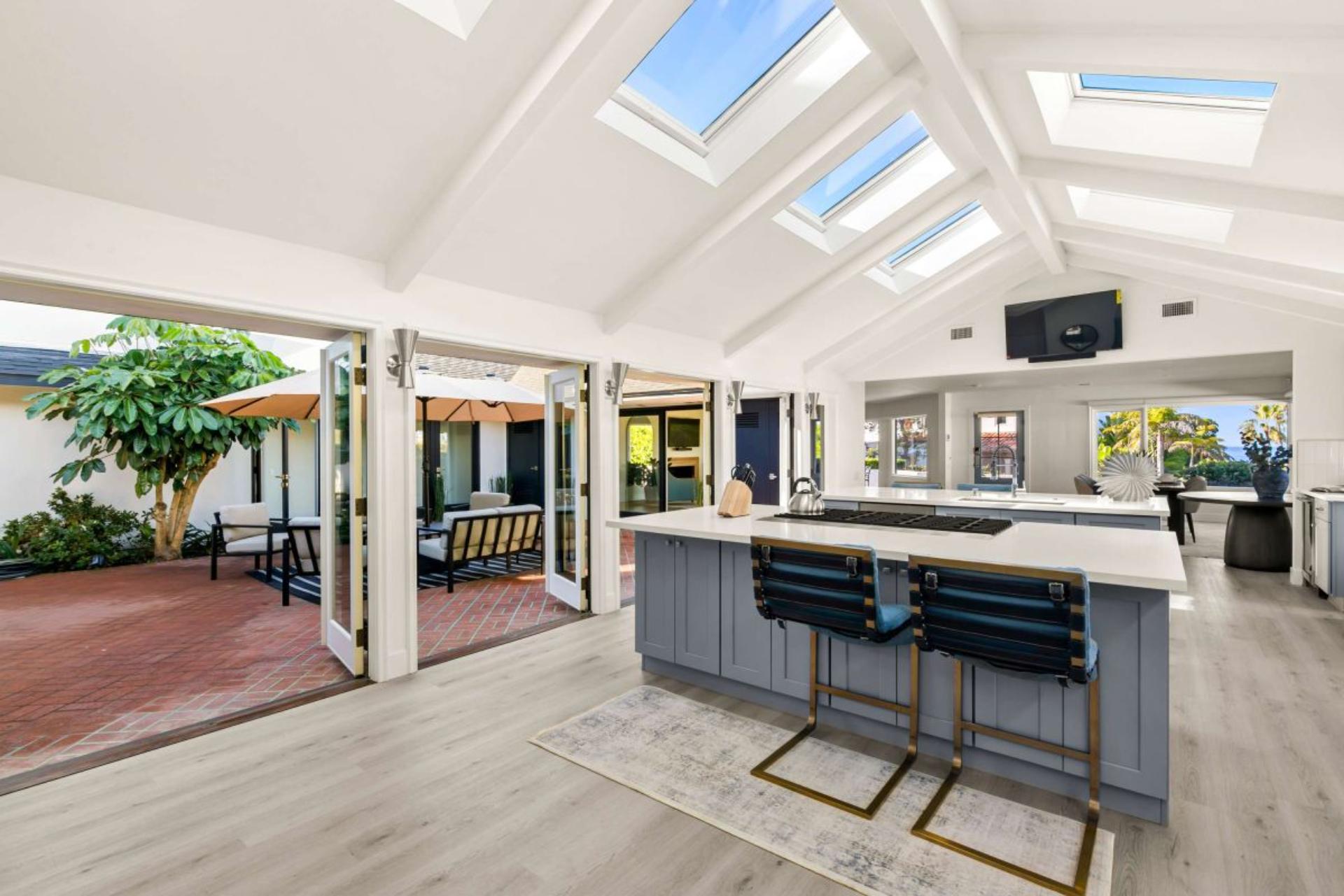 La Jolla Luxe Shores Retreat | Photo 14