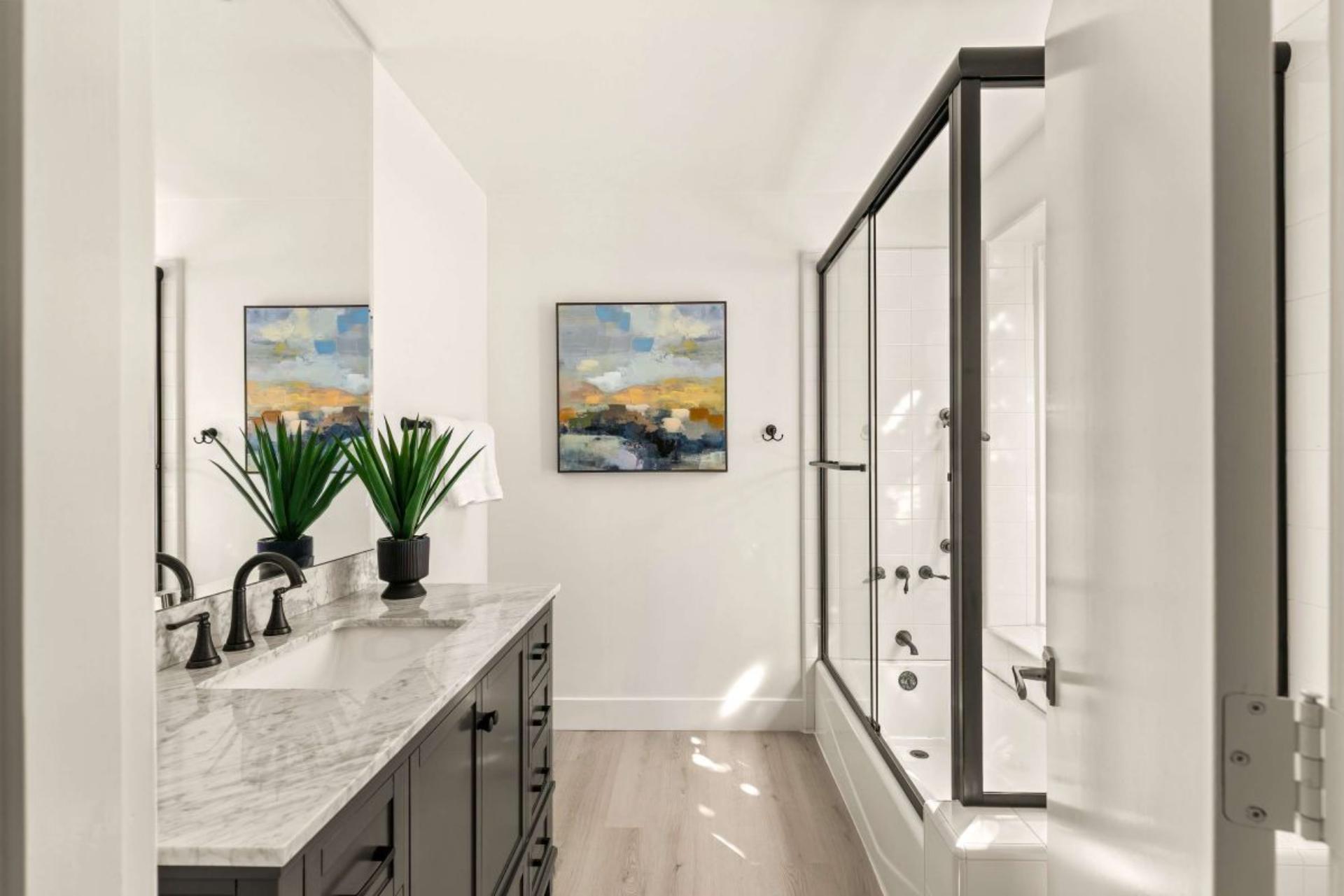 La Jolla Luxe Shores Retreat | Photo 45