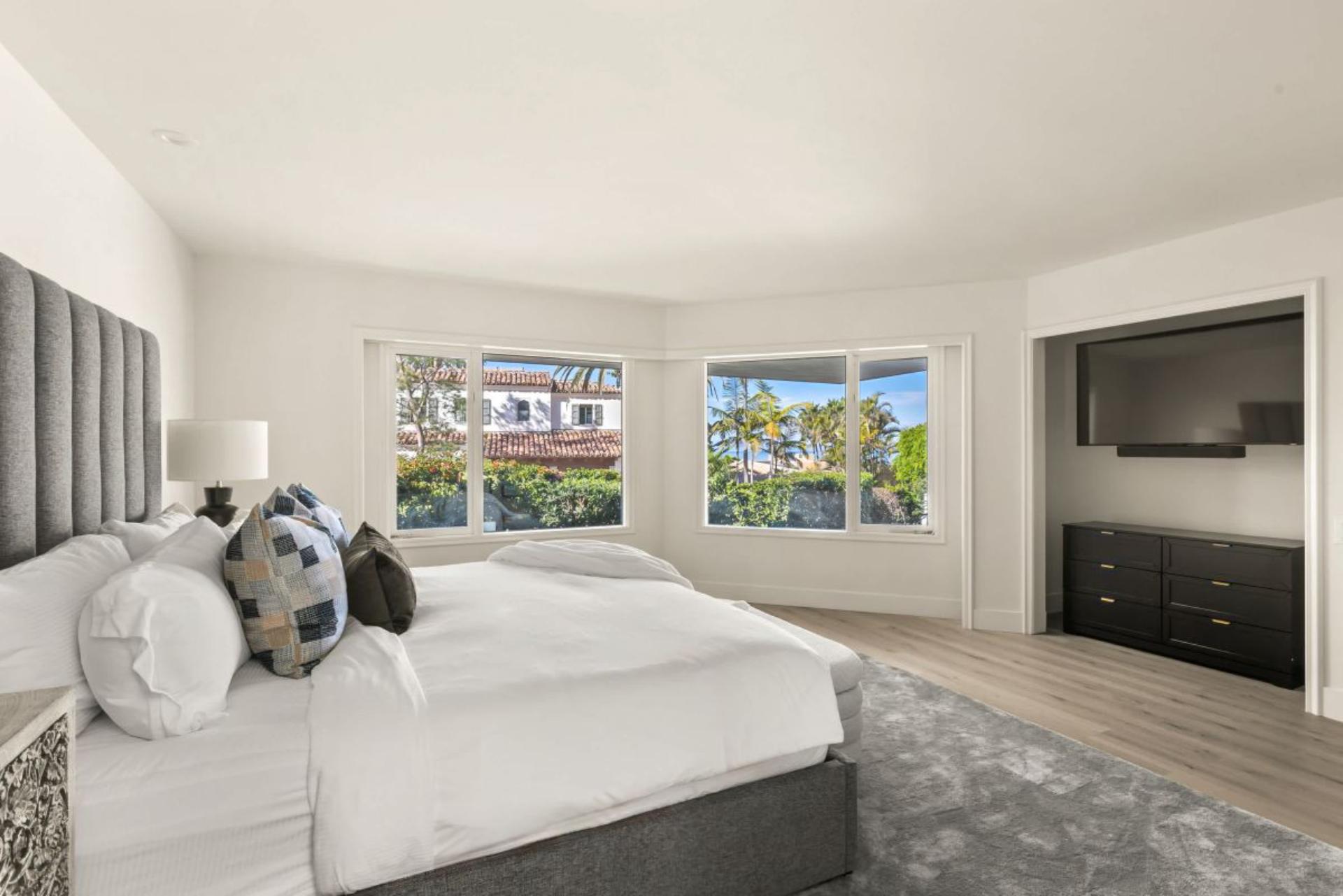 La Jolla Luxe Shores Retreat | Photo 30