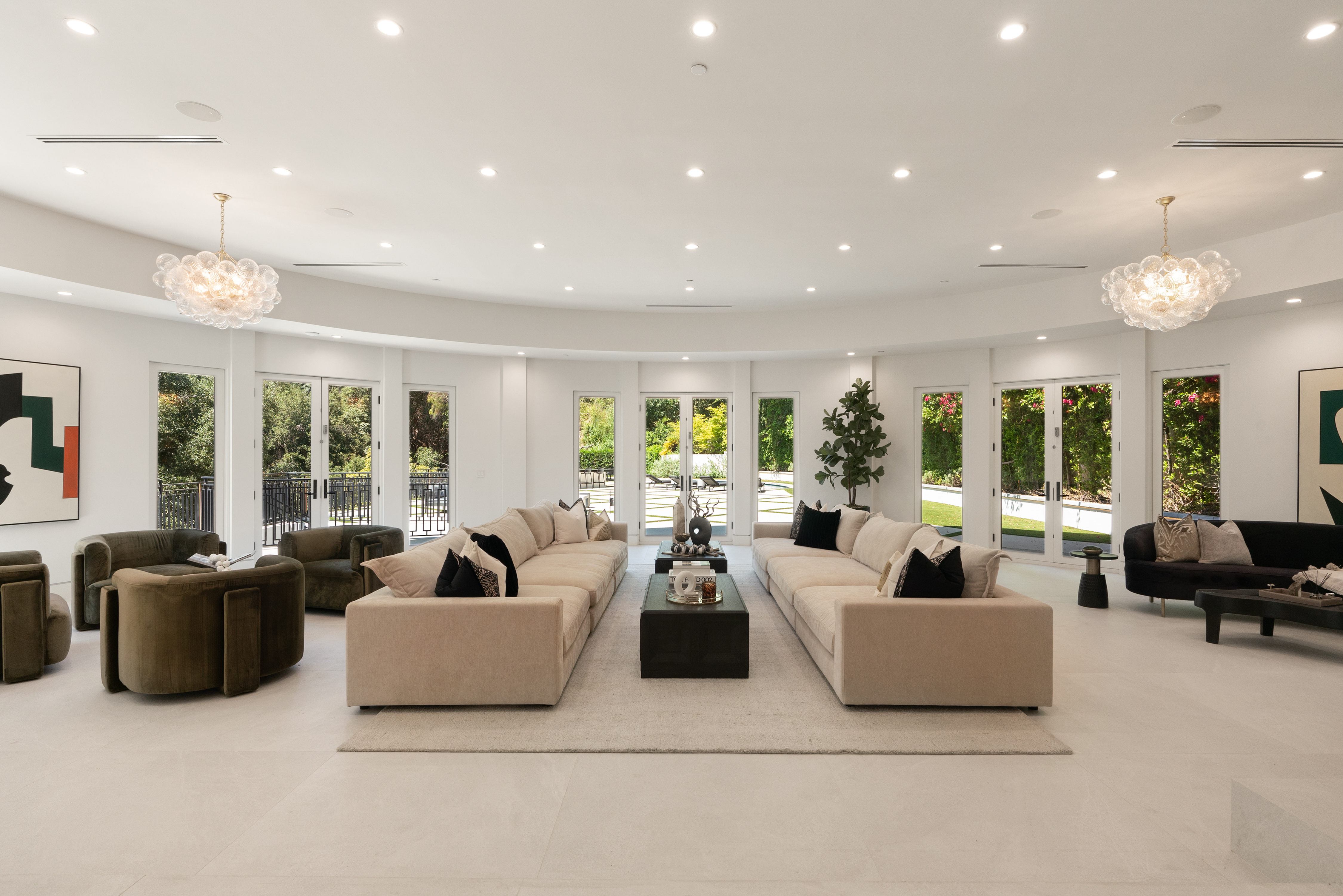 Noble Crest | Photo 4