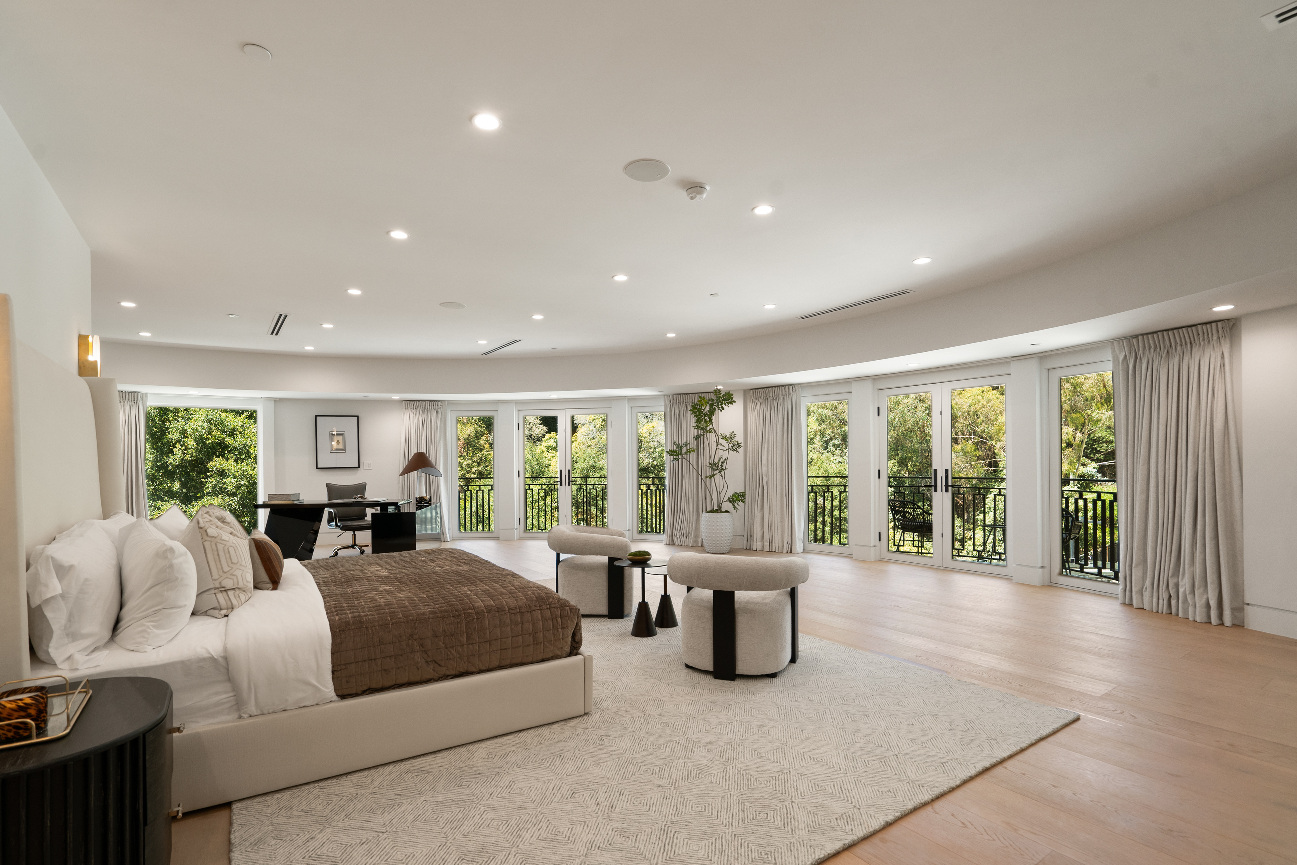 Noble Crest | Photo 30