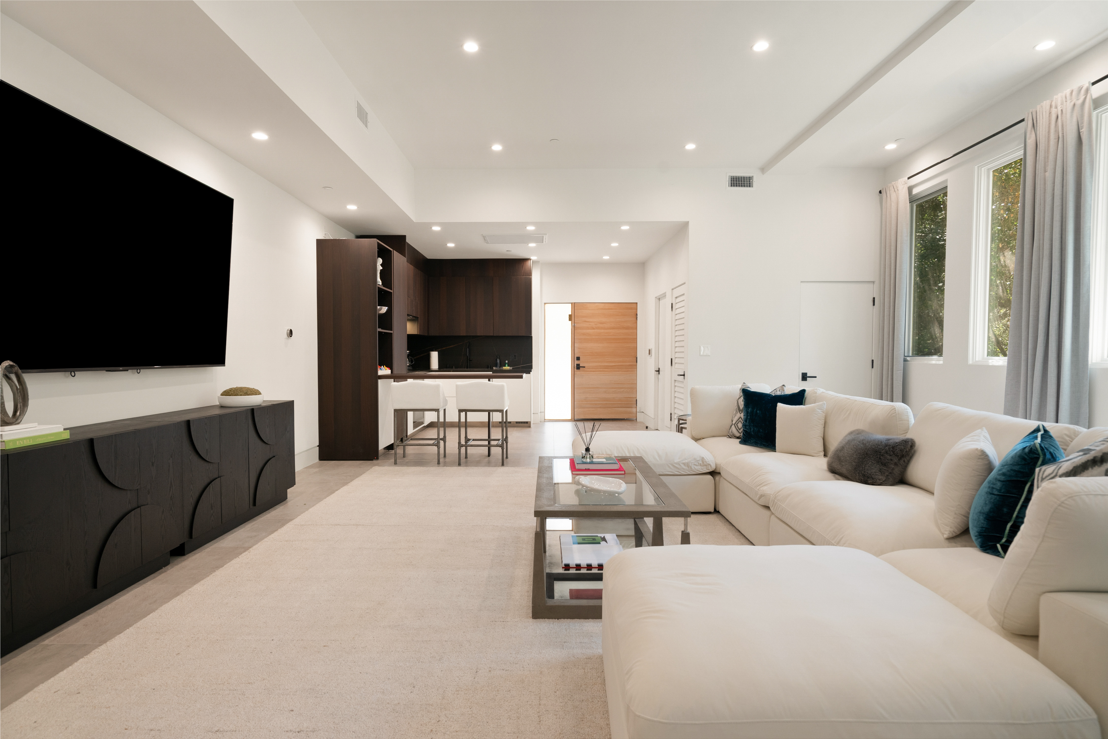 Noble Crest | Photo 12