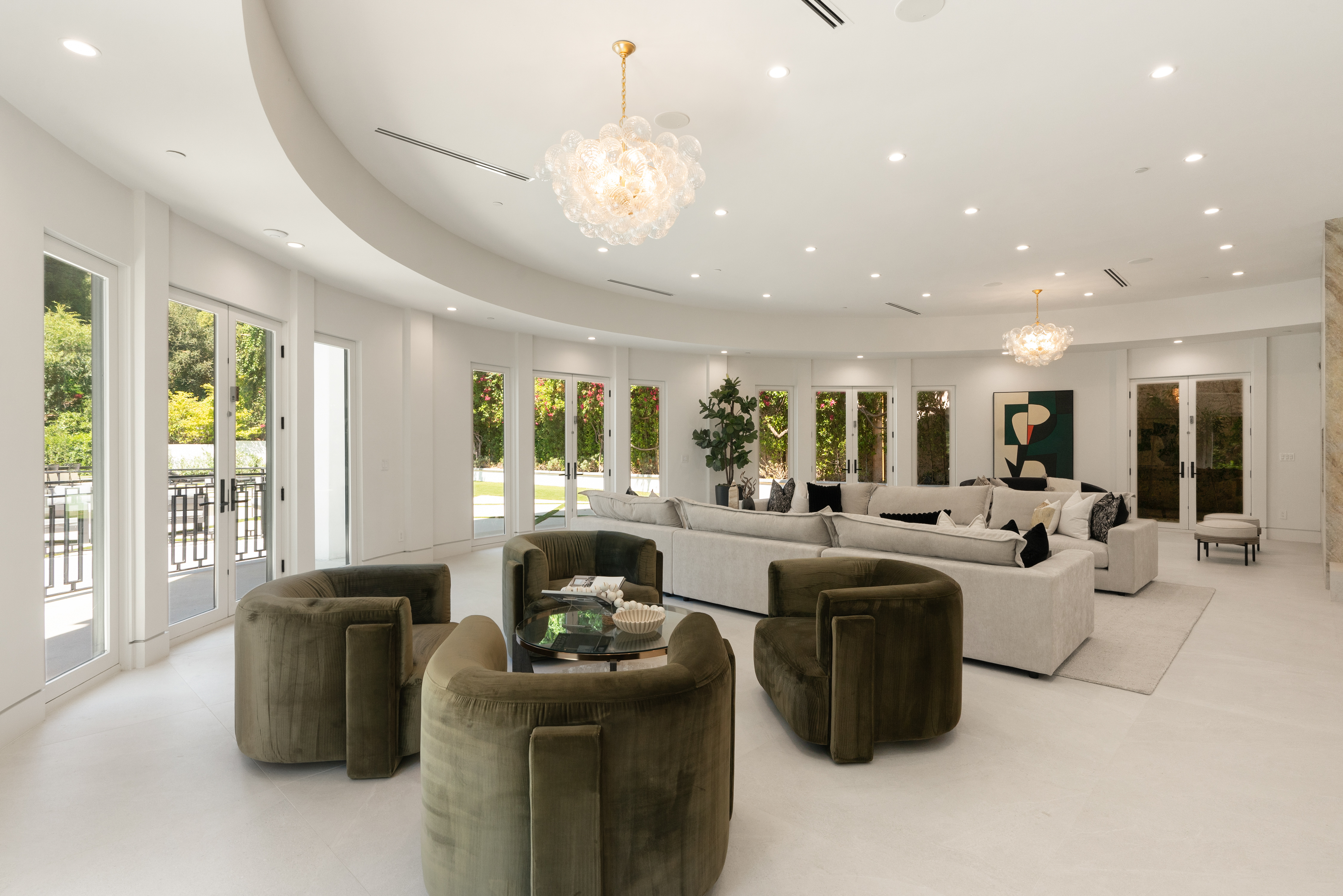 Noble Crest | Photo 5