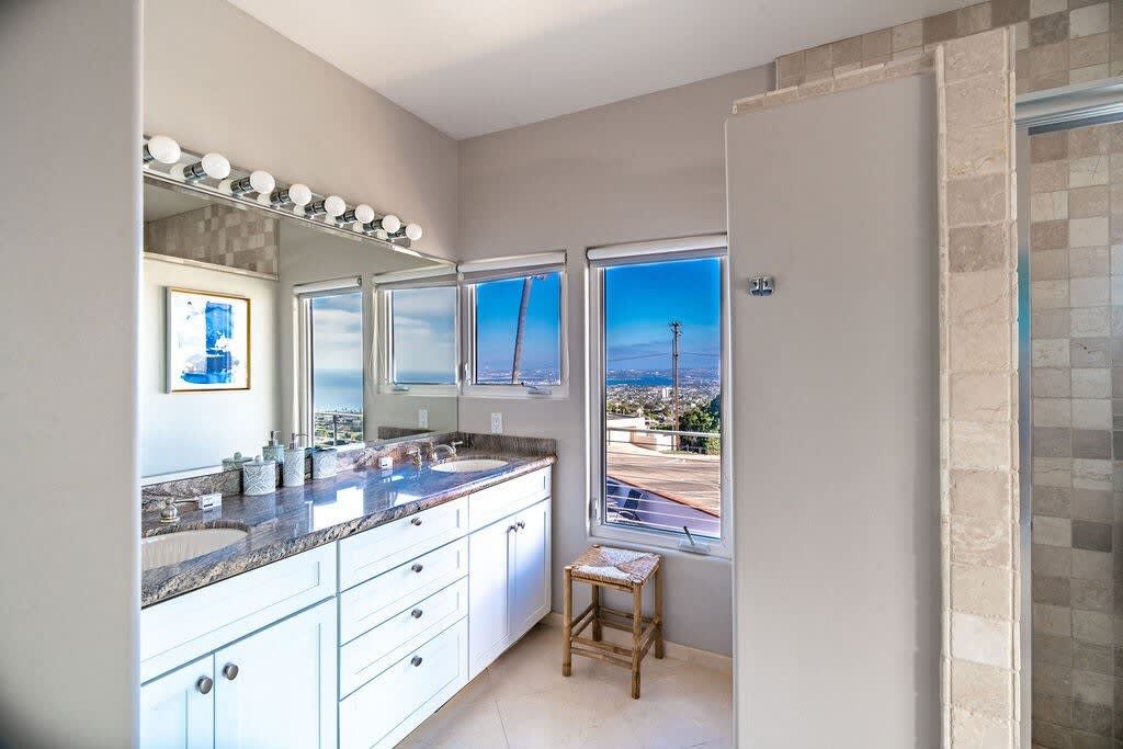 Private Oasis in La Jolla | Photo 35