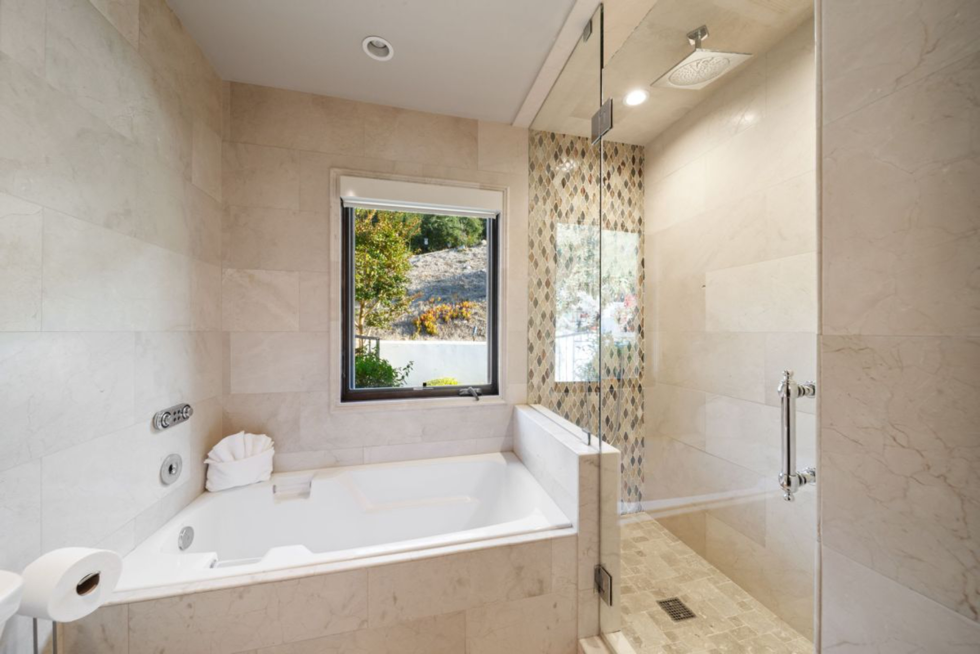 Elegant La Jolla Villa | Photo 64