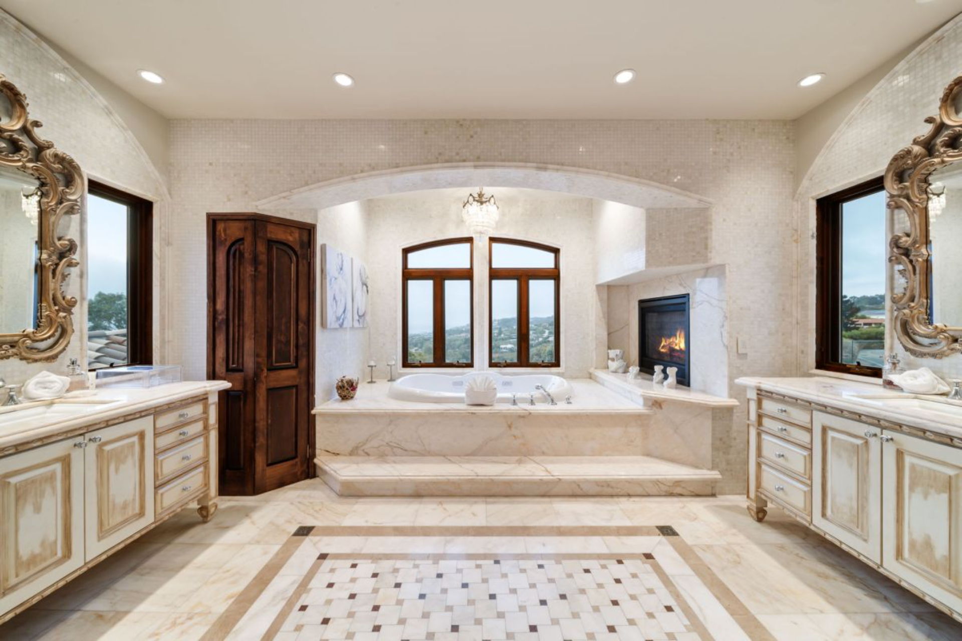 Elegant La Jolla Villa | Photo 31