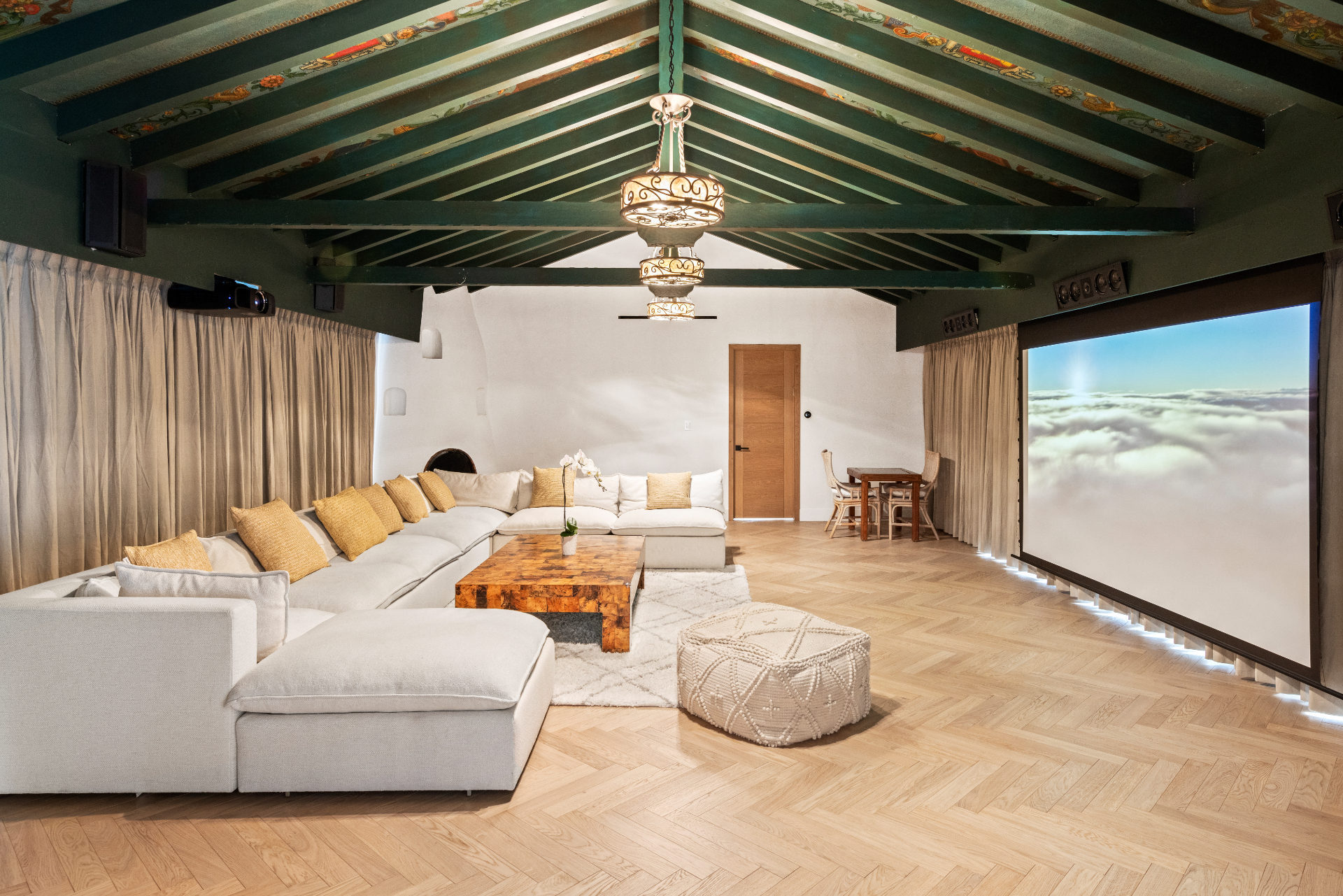 Sunset Estate | Photo 4