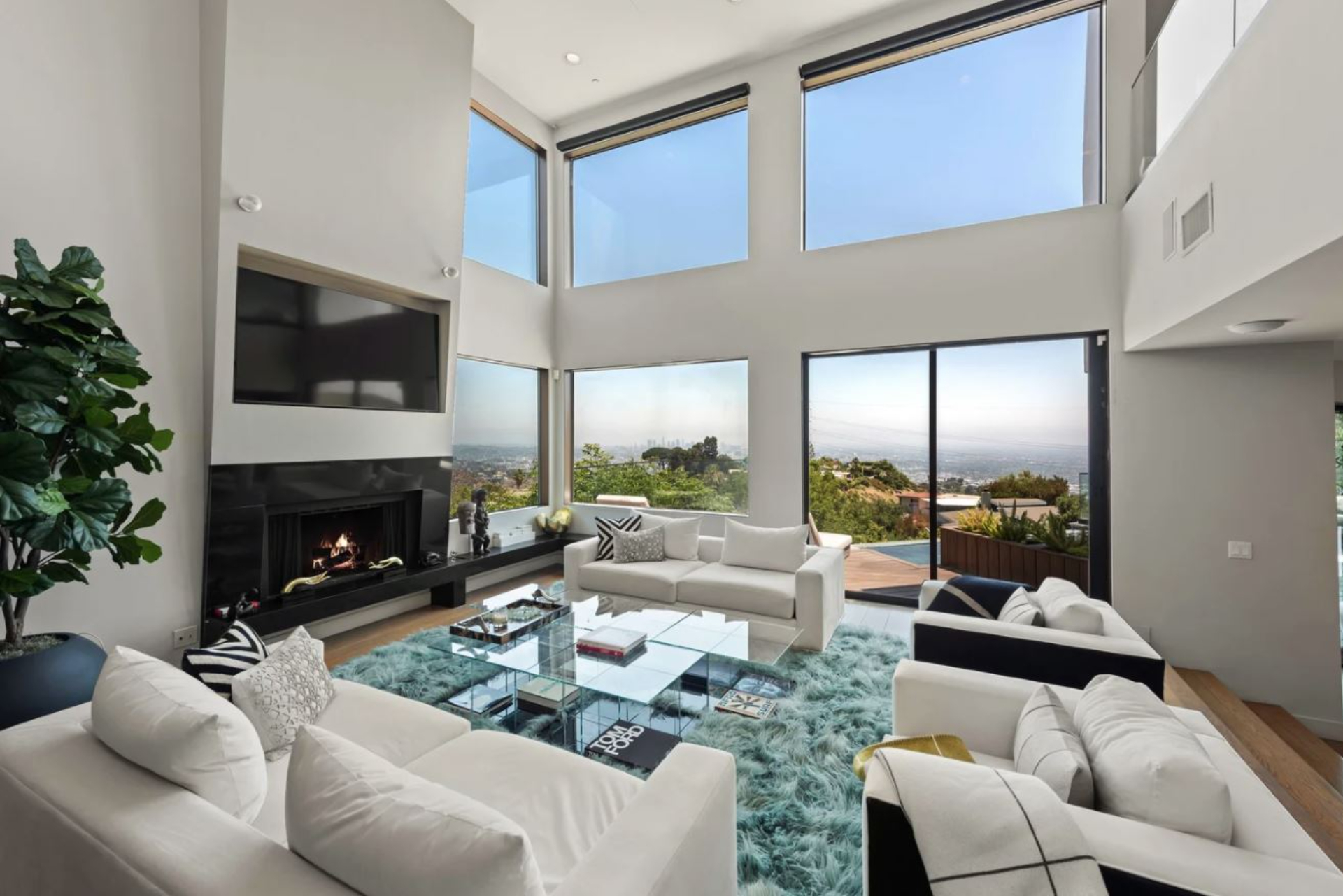 Las Alturas Estate | Photo 5