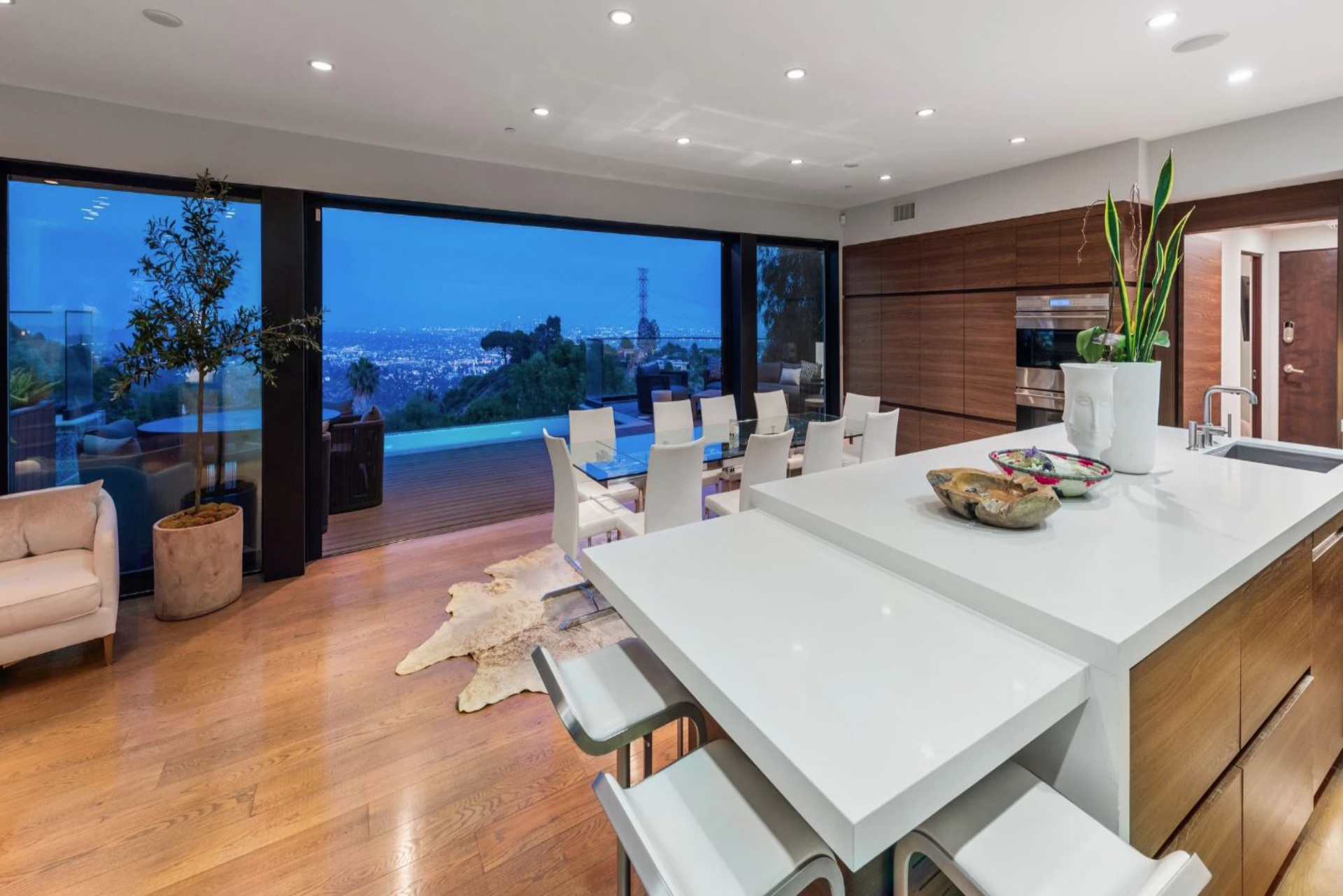 Las Alturas Estate | Photo 9