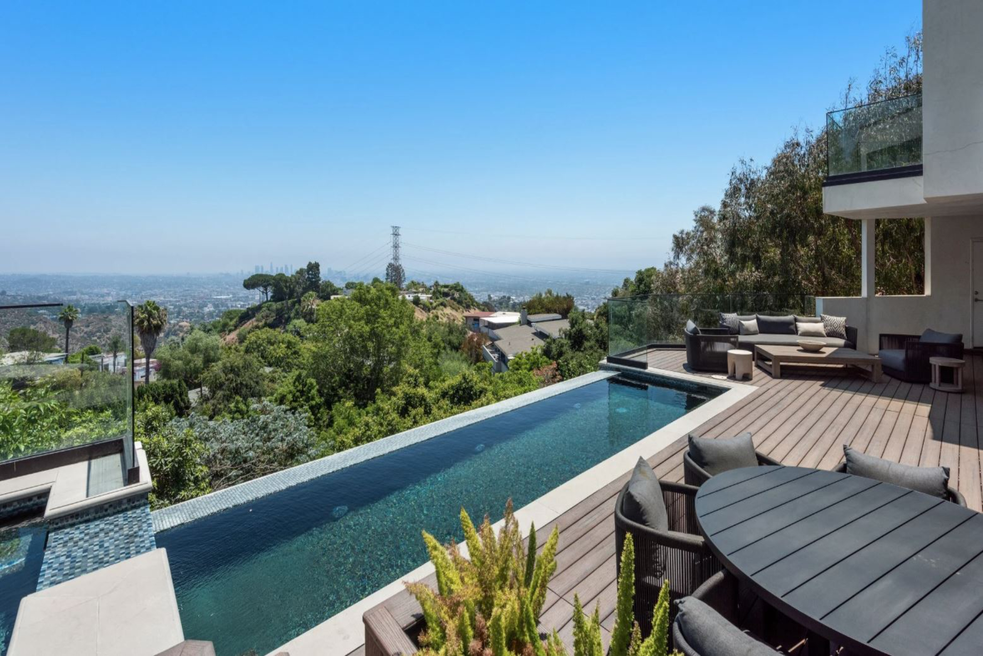 Las Alturas Estate | Photo 21