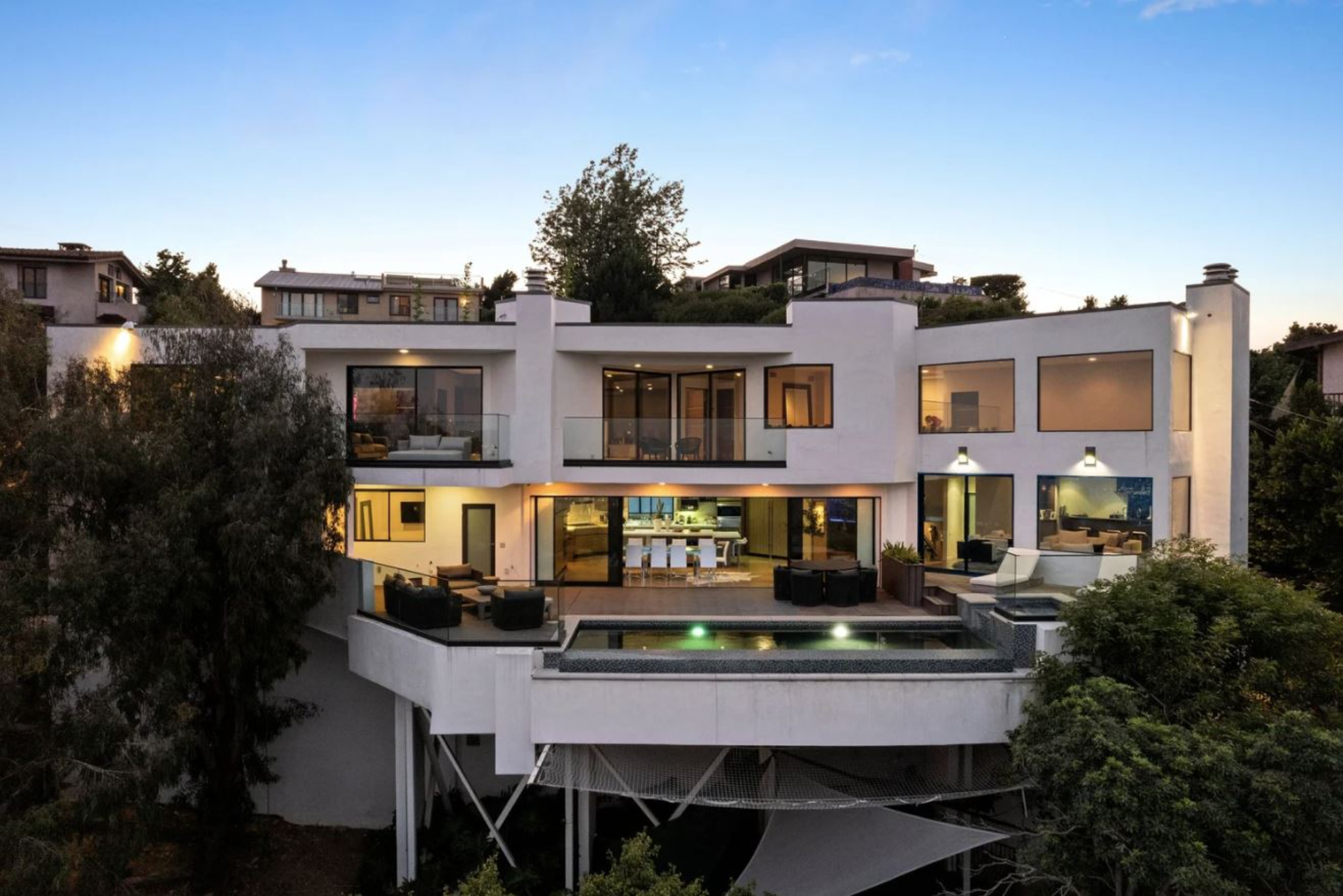 Las Alturas Estate | Photo 2