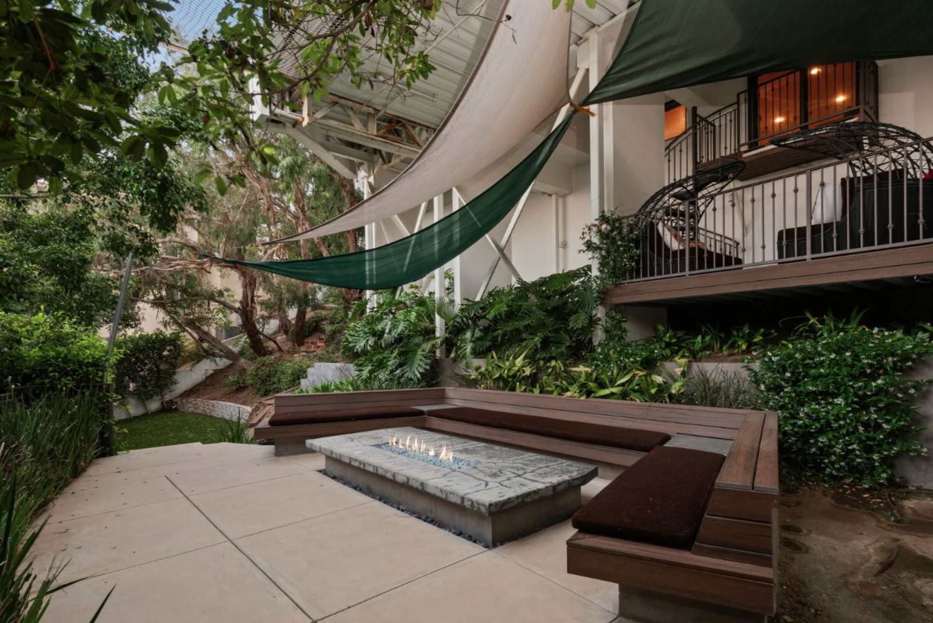 Las Alturas Estate | Photo 4