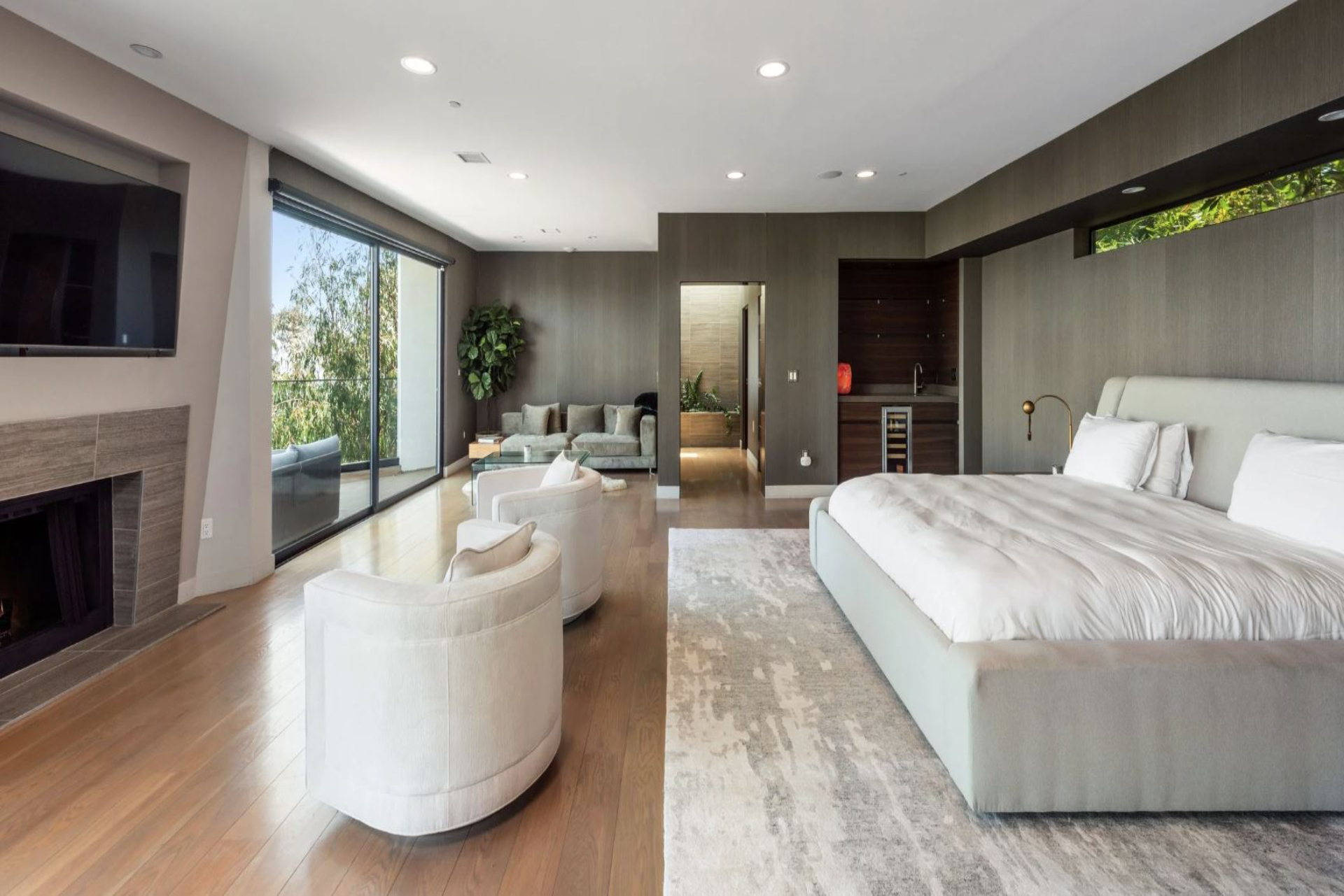 Las Alturas Estate | Photo 24