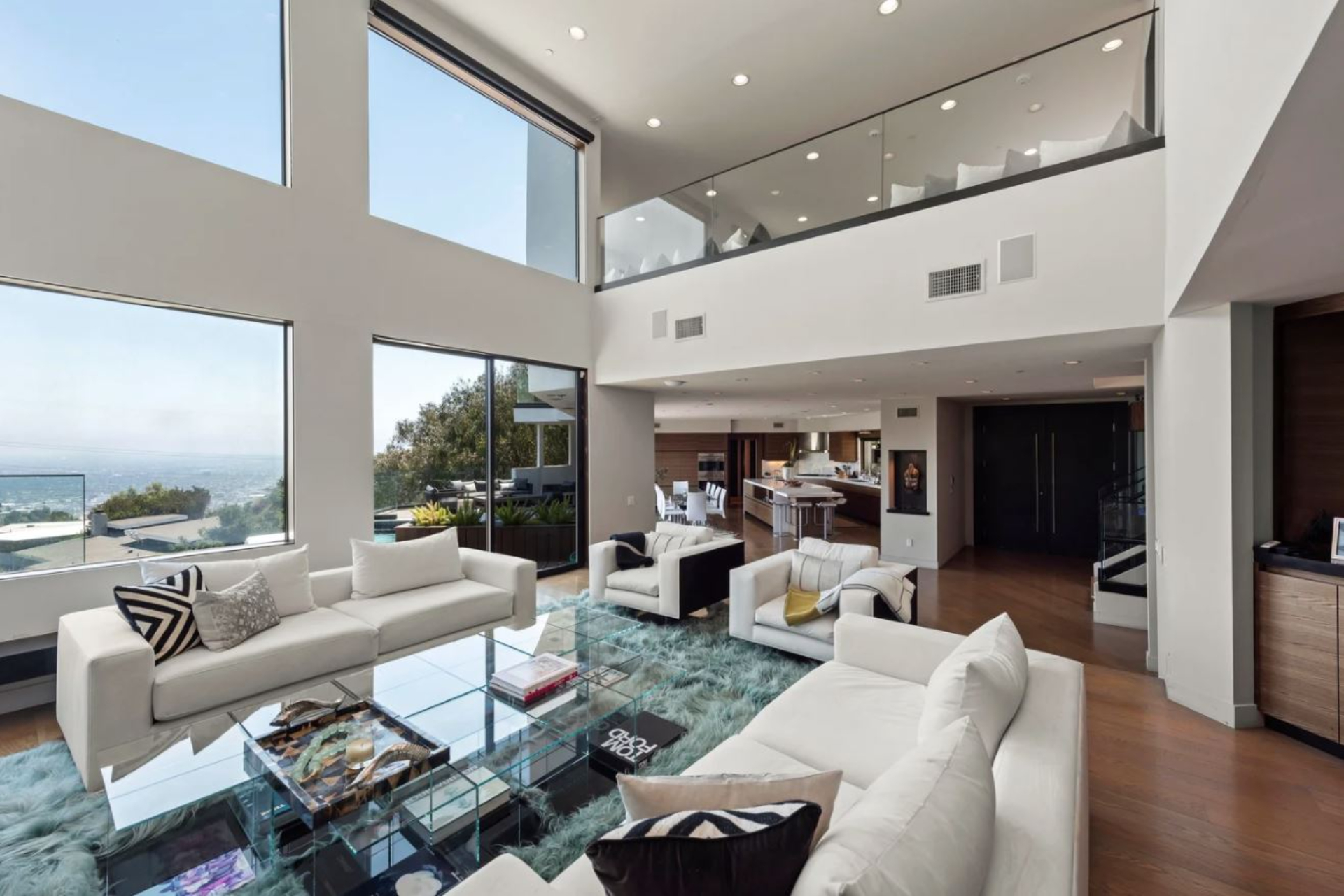 Las Alturas Estate | Photo 13