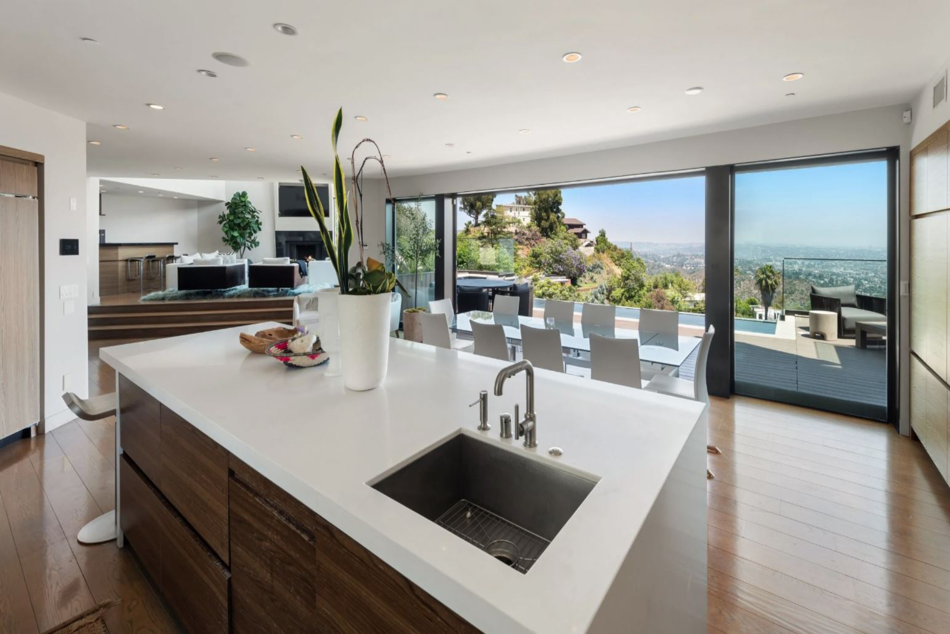 Las Alturas Estate | Photo 16