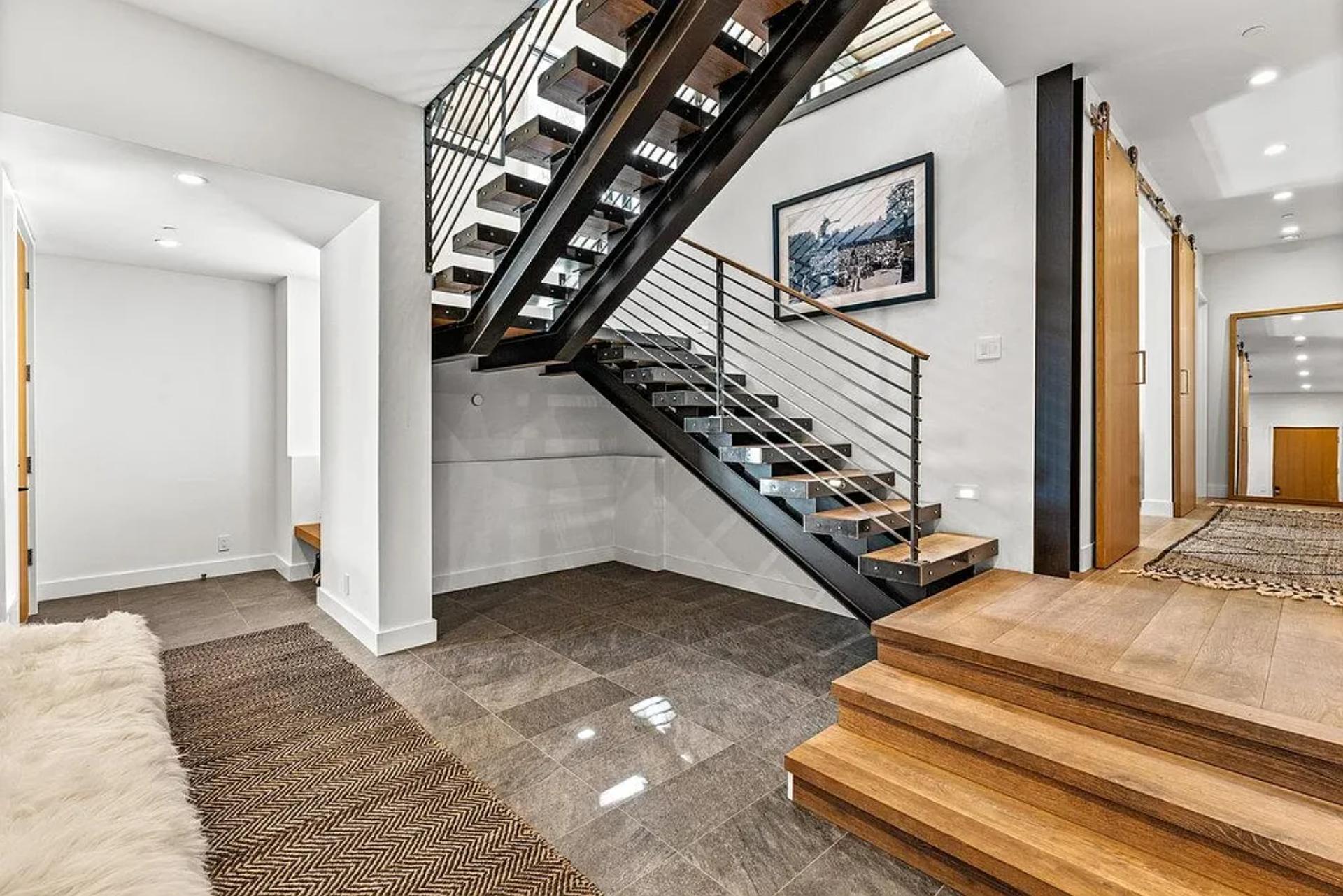 Old Cedars Place | Photo 11