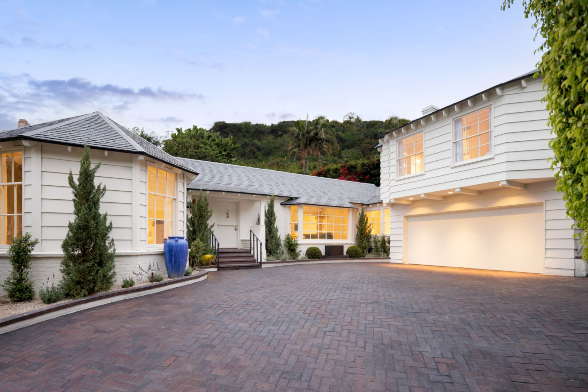 Belfast Manor | Photo 2