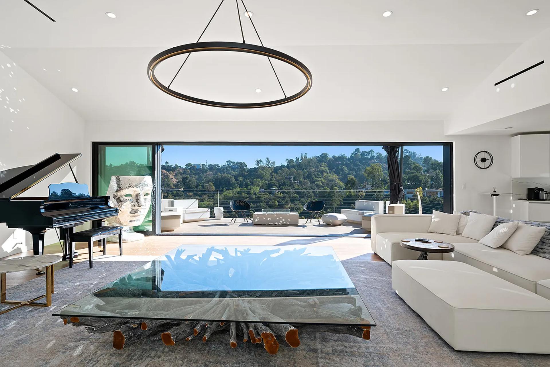 Skyline Villa | Photo 2