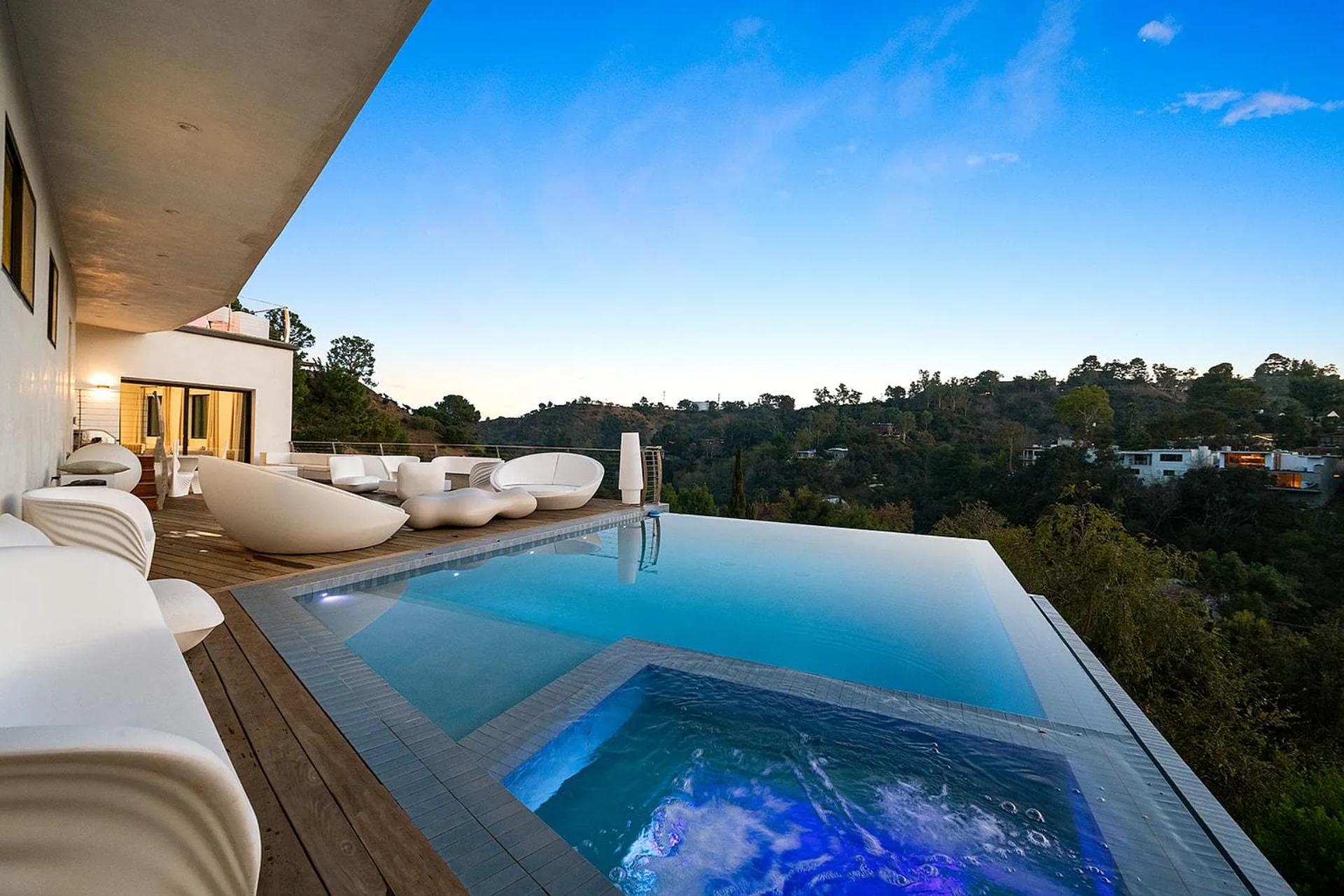 Skyline Villa | Photo 22