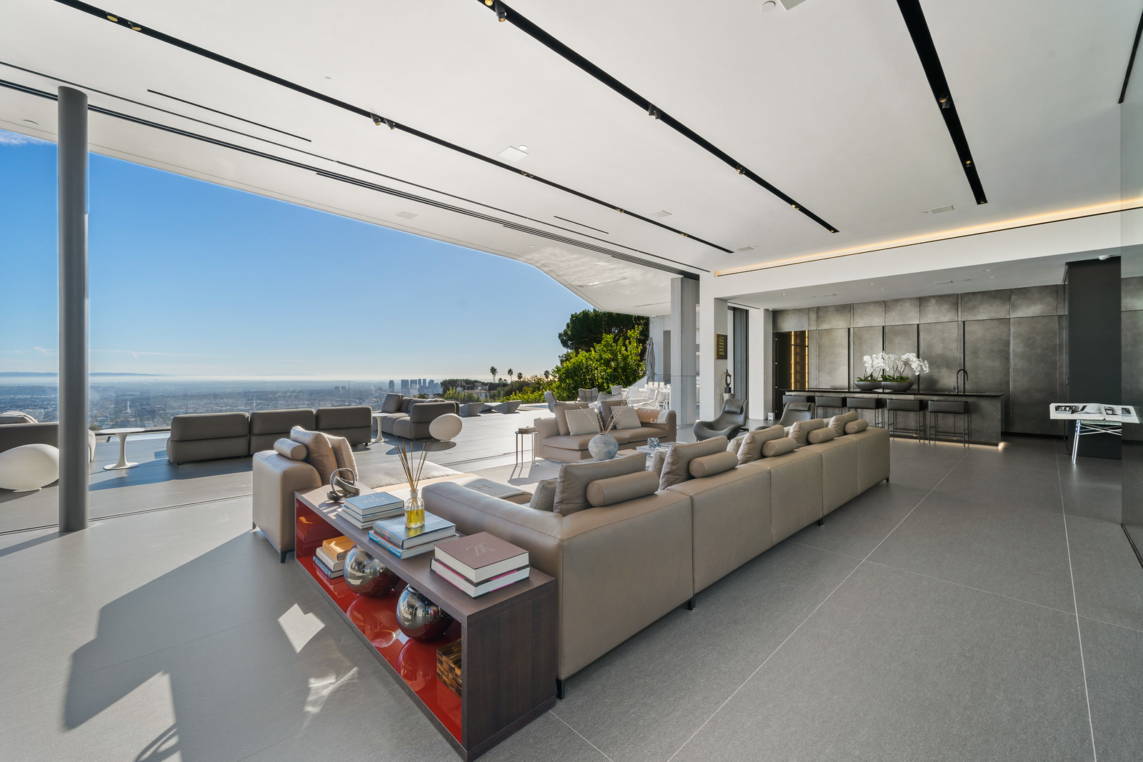 Gotham Estate | Photo 2