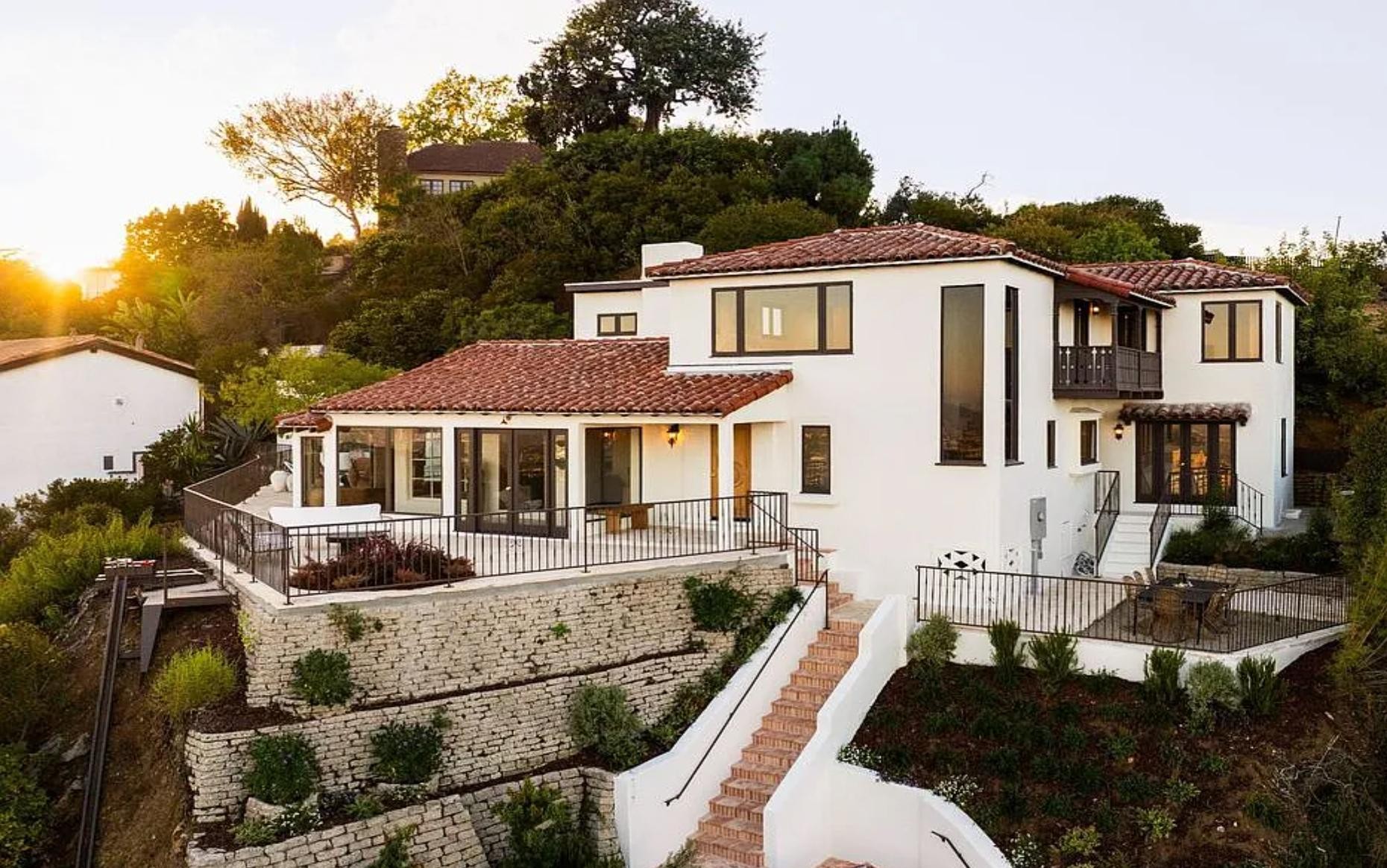 Los Tilos Estate, Outpost Estates